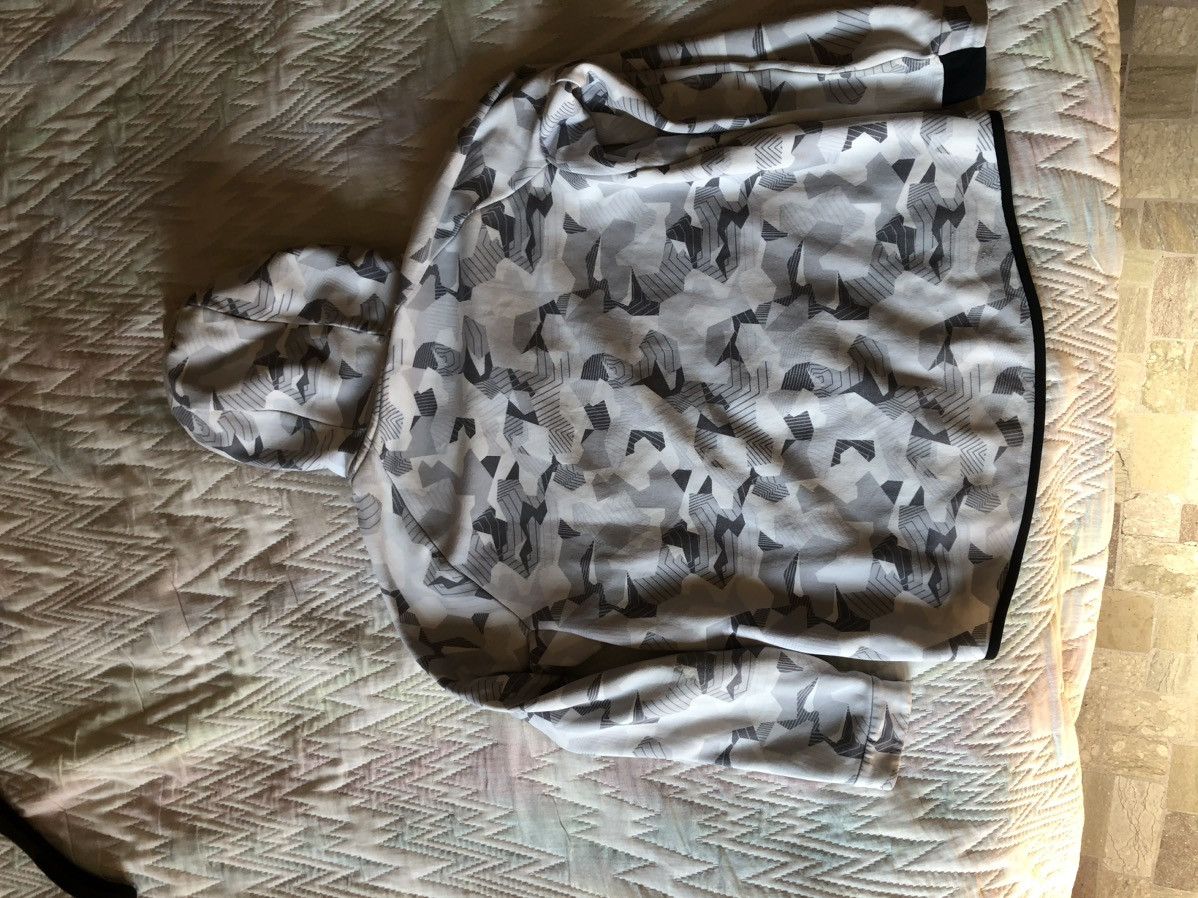Nike Nike tech fleece winter camo Size US L / EU 52-54 / 3 - 4 Thumbnail