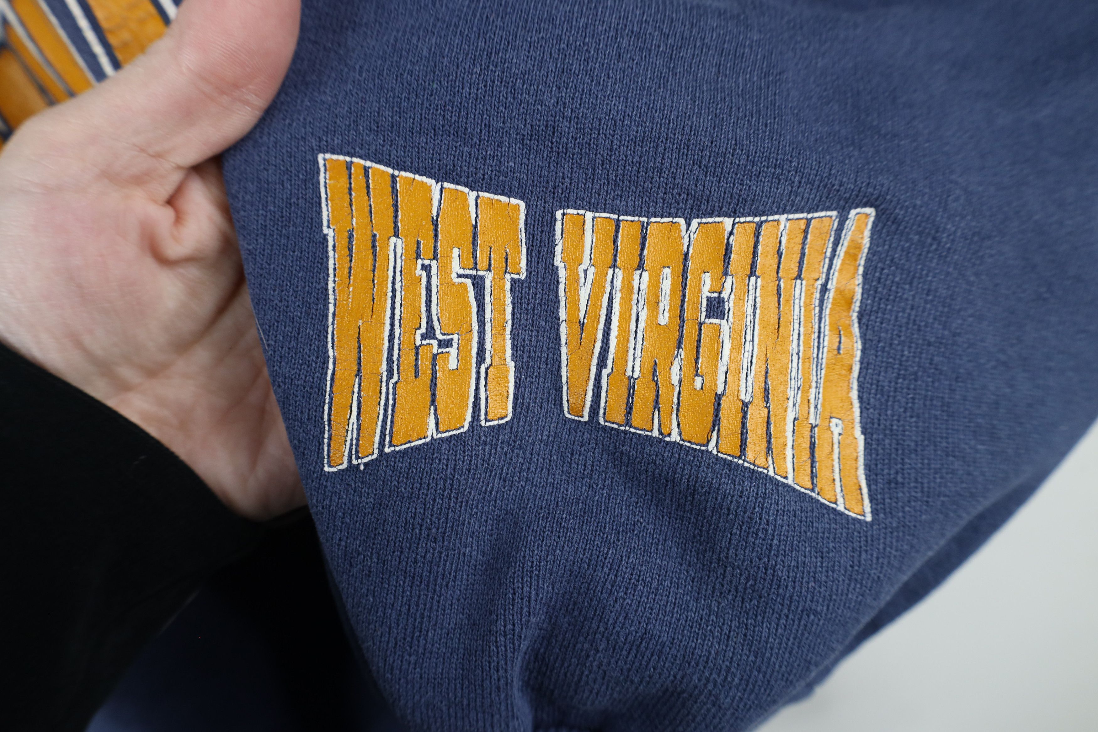 Vintage Vintage 80s 90s West Virginia University Sweatshirt USA Size US L / EU 52-54 / 3 - 4 Thumbnail