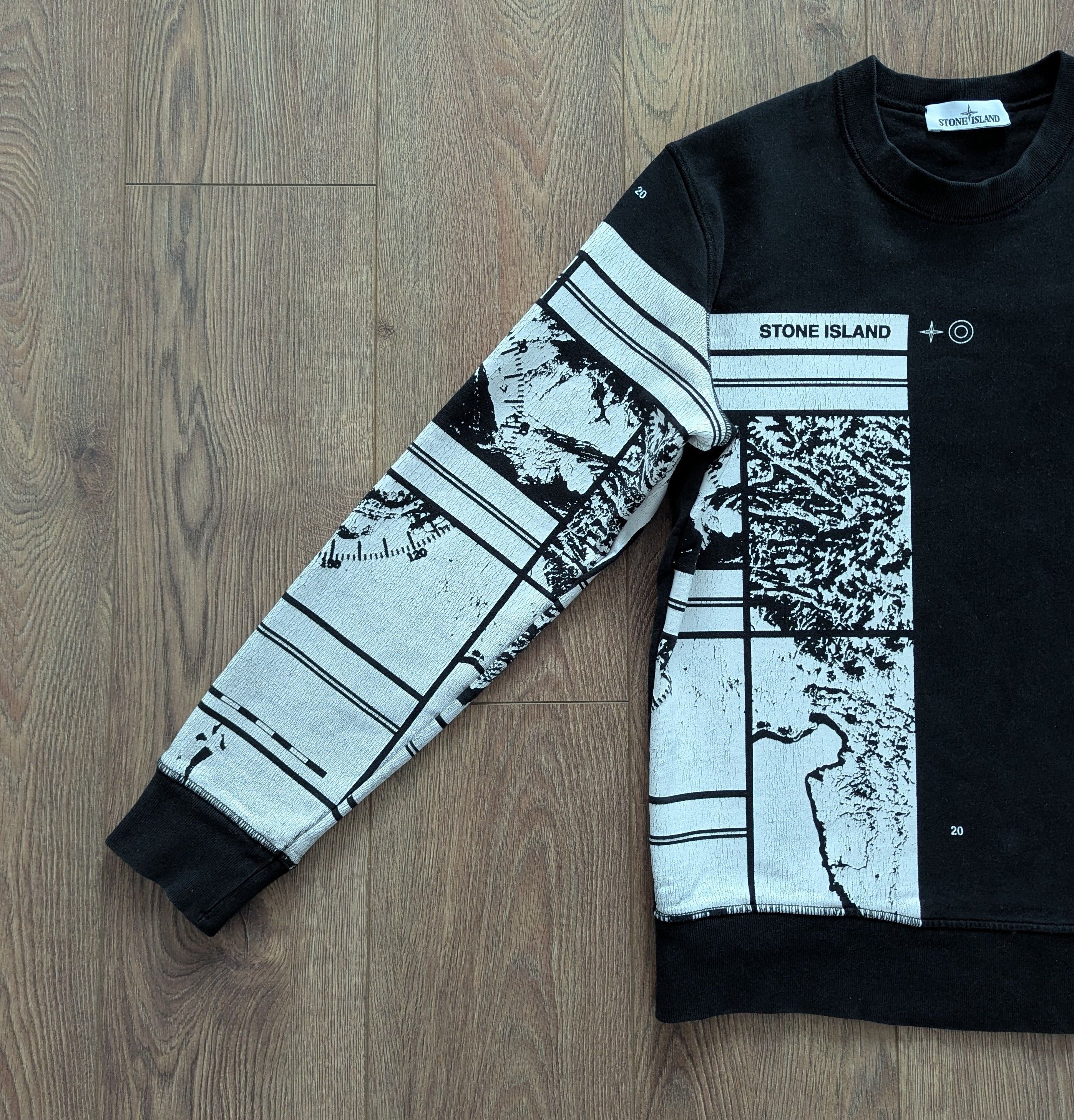 Stone Island STONE ISLAND Mural Graphic Sweatshirt Size M Casual Clothing Size US M / EU 48-50 / 2 - 12 Thumbnail