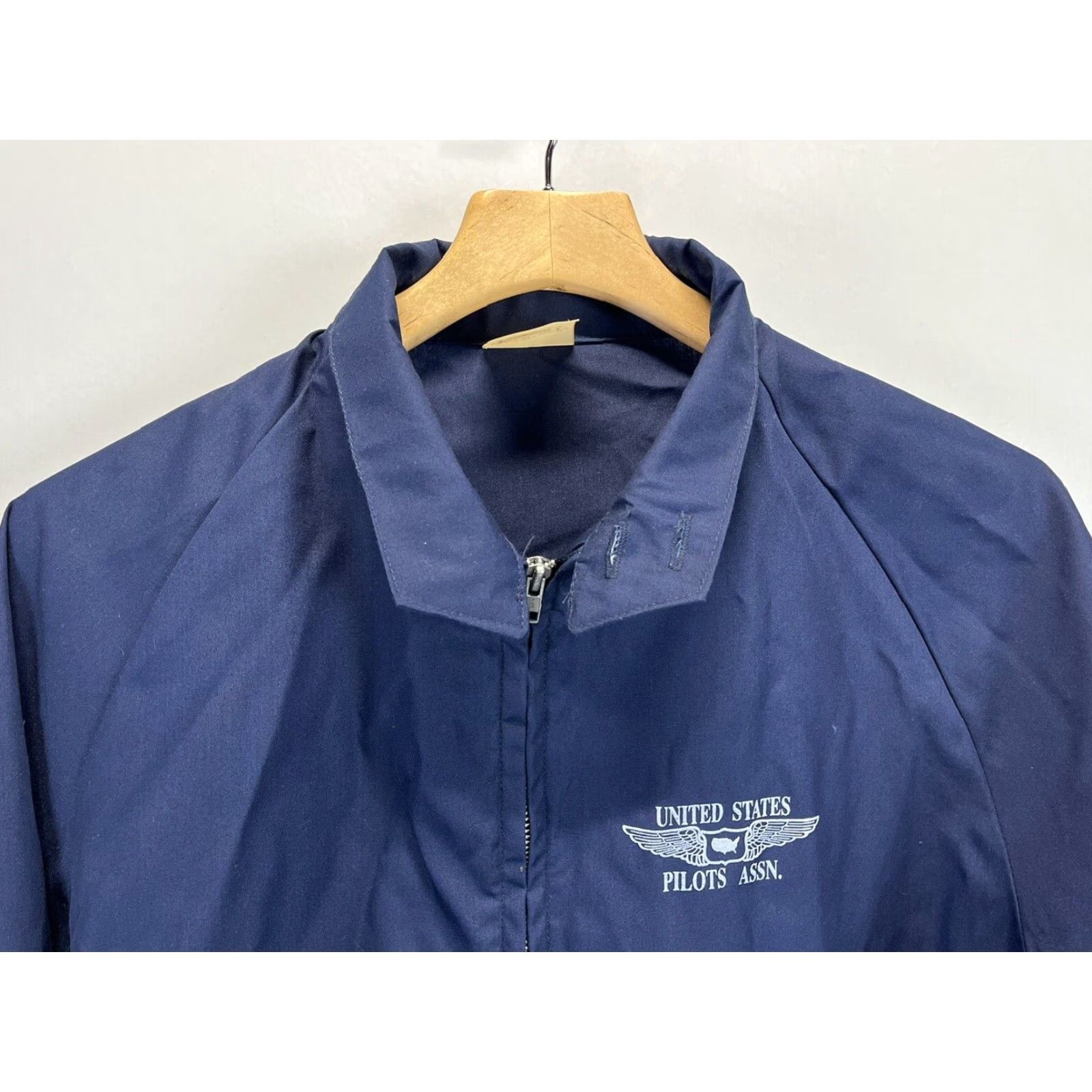 Vintage VINTAGE US Pilots Association Lightweight Jacket Full Zip GUC Auburn Sportswear Size L Blue Men USA Made Full Zip Size US L / EU 52-54 / 3 - 4 Thumbnail