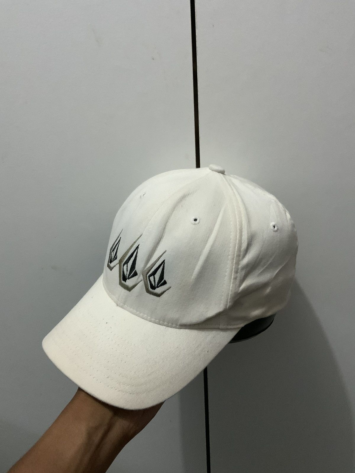 Volcom Volcom Big Logo Fitted Hat Size ONE SIZE - 1 Thumbnail