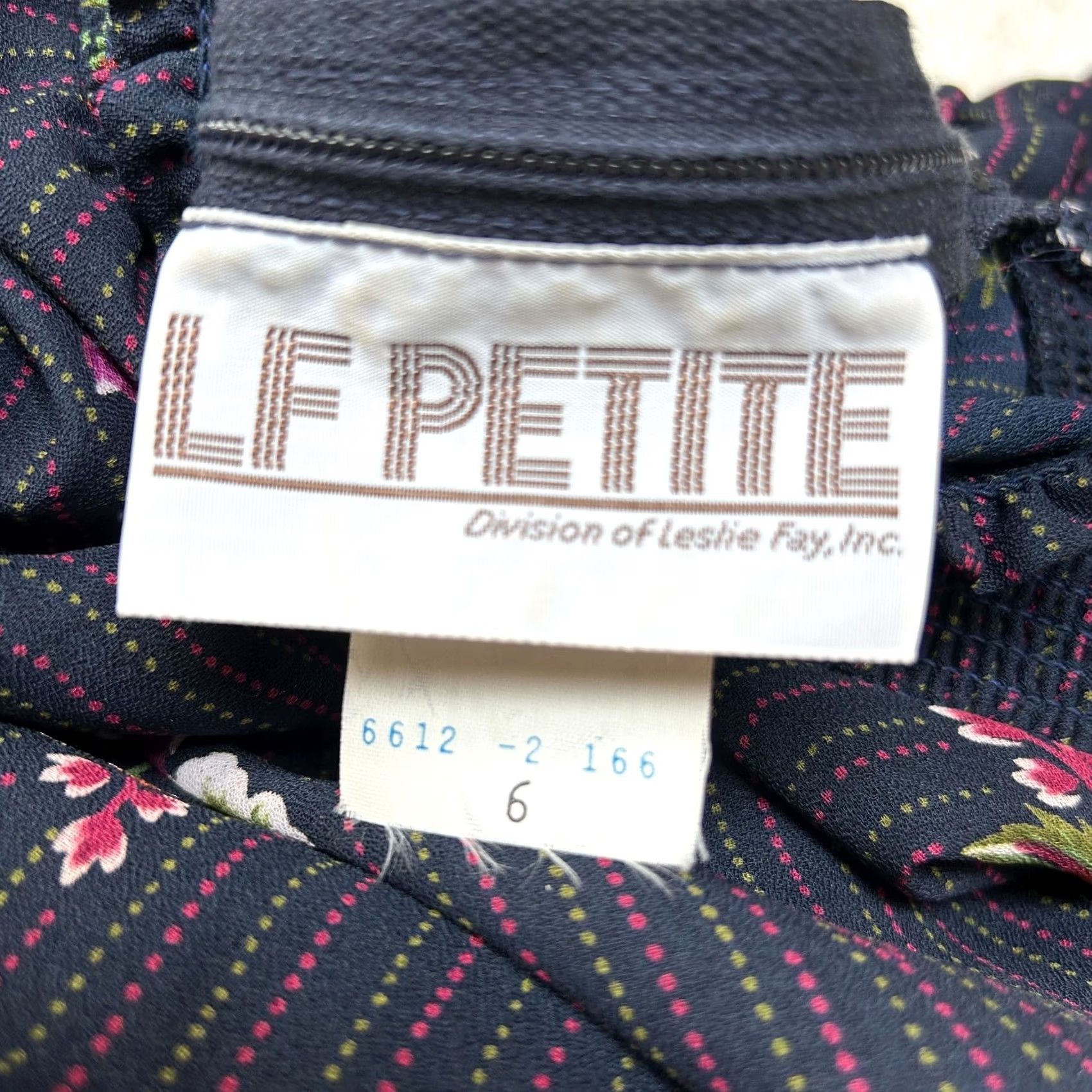 Vintage LF Petite Vintage Union Made Floral Print Mock Neck Ruffle Dress Size 6 Navy Dress Size 3XL / US 20-22 - 3 Thumbnail