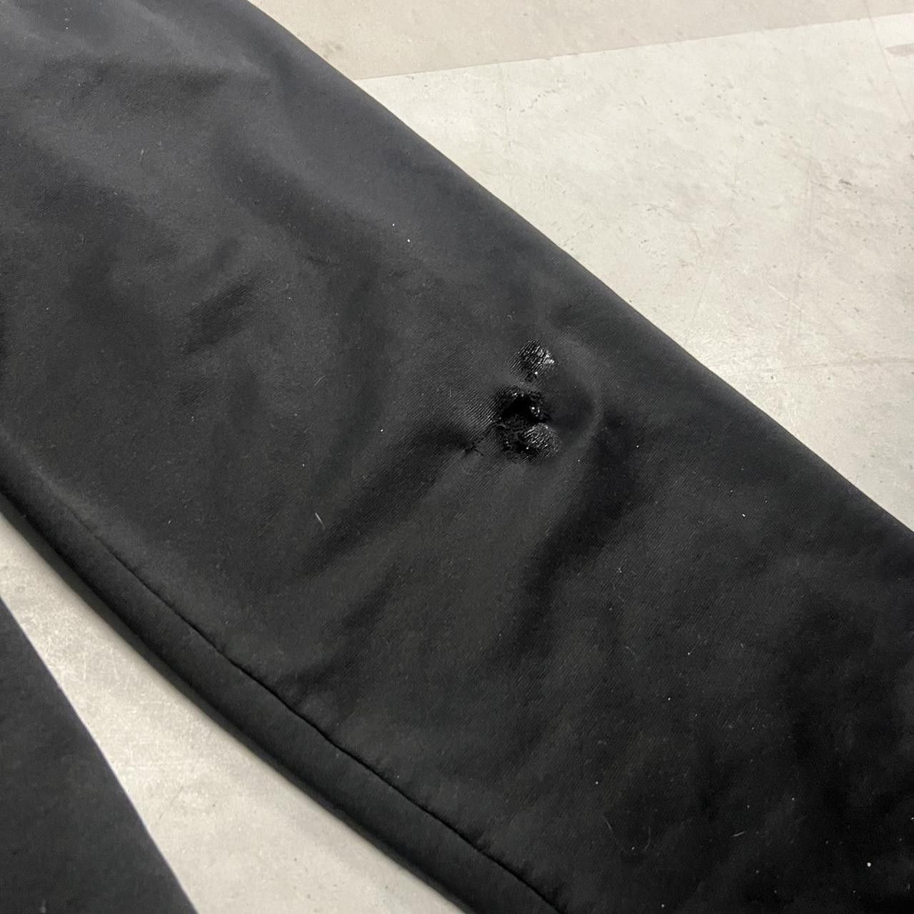 Under Armour Crazy Vintage Y2K/2000s Baggy Black under armour Sweatpants with adjustable waistband, pockets and knee rip! Size US 32 / EU 48 - 4 Thumbnail