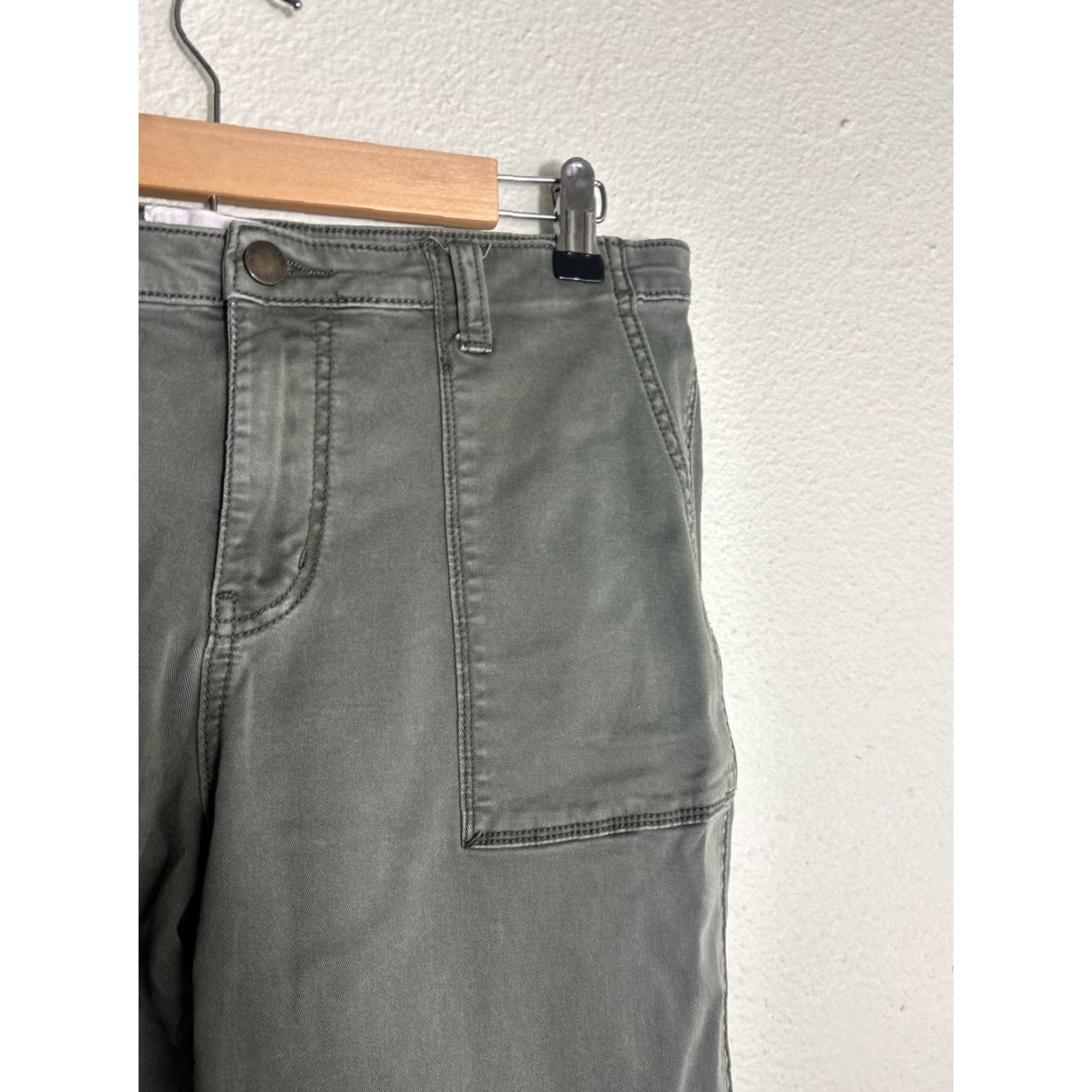 Vintage **Caslon Army Green Women Utility Pants Size 29** User: **Caslon Women's Army Green Utility Pants Size 29** Size 29" - 5 Thumbnail