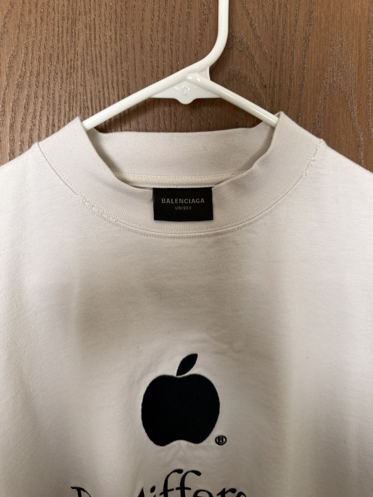 Balenciaga FW22 Be Different T Shirt in White Size US S / EU 44-46 / 1 - 5 Thumbnail