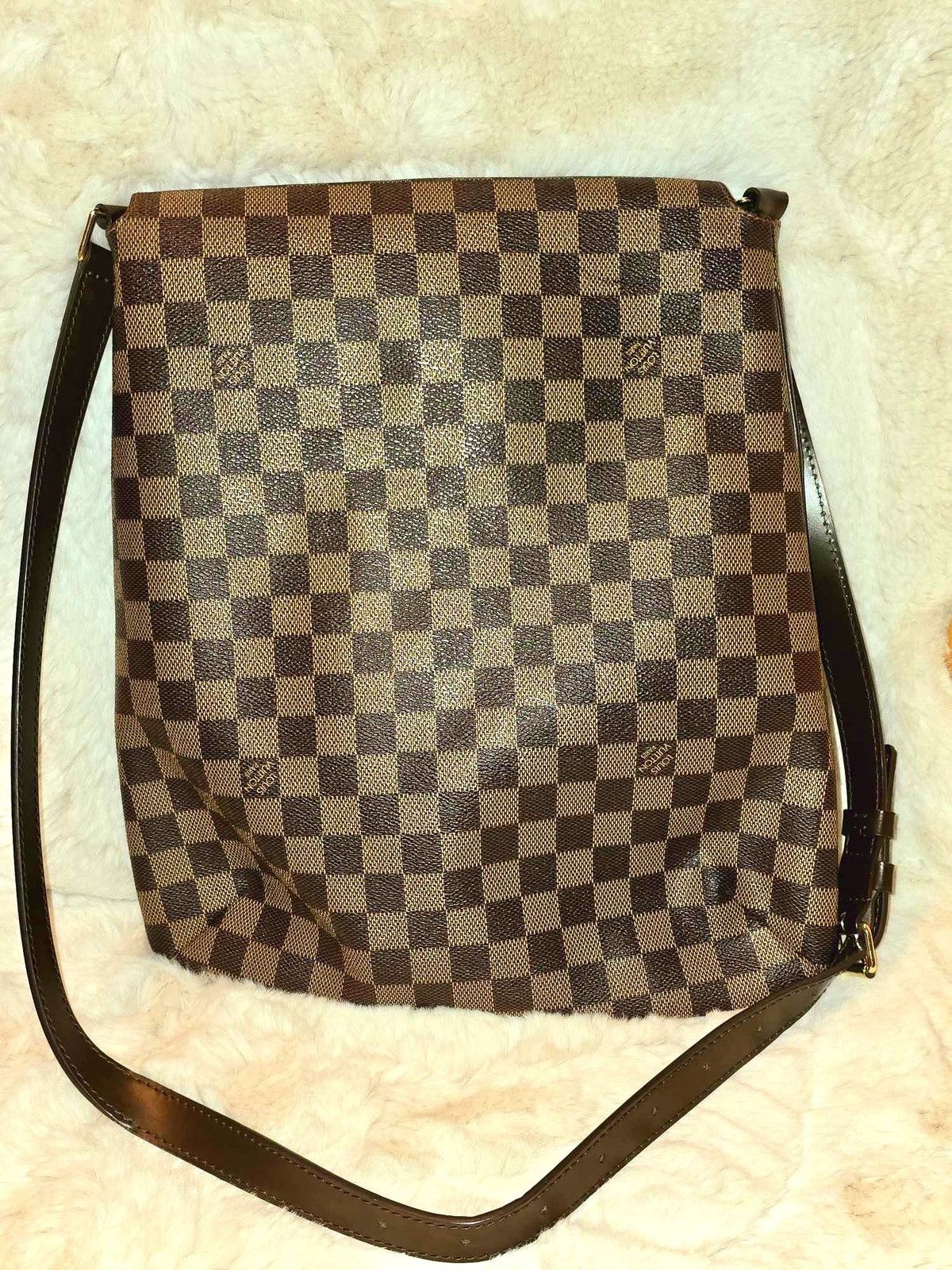 LV Damier Sling/crossbody bag