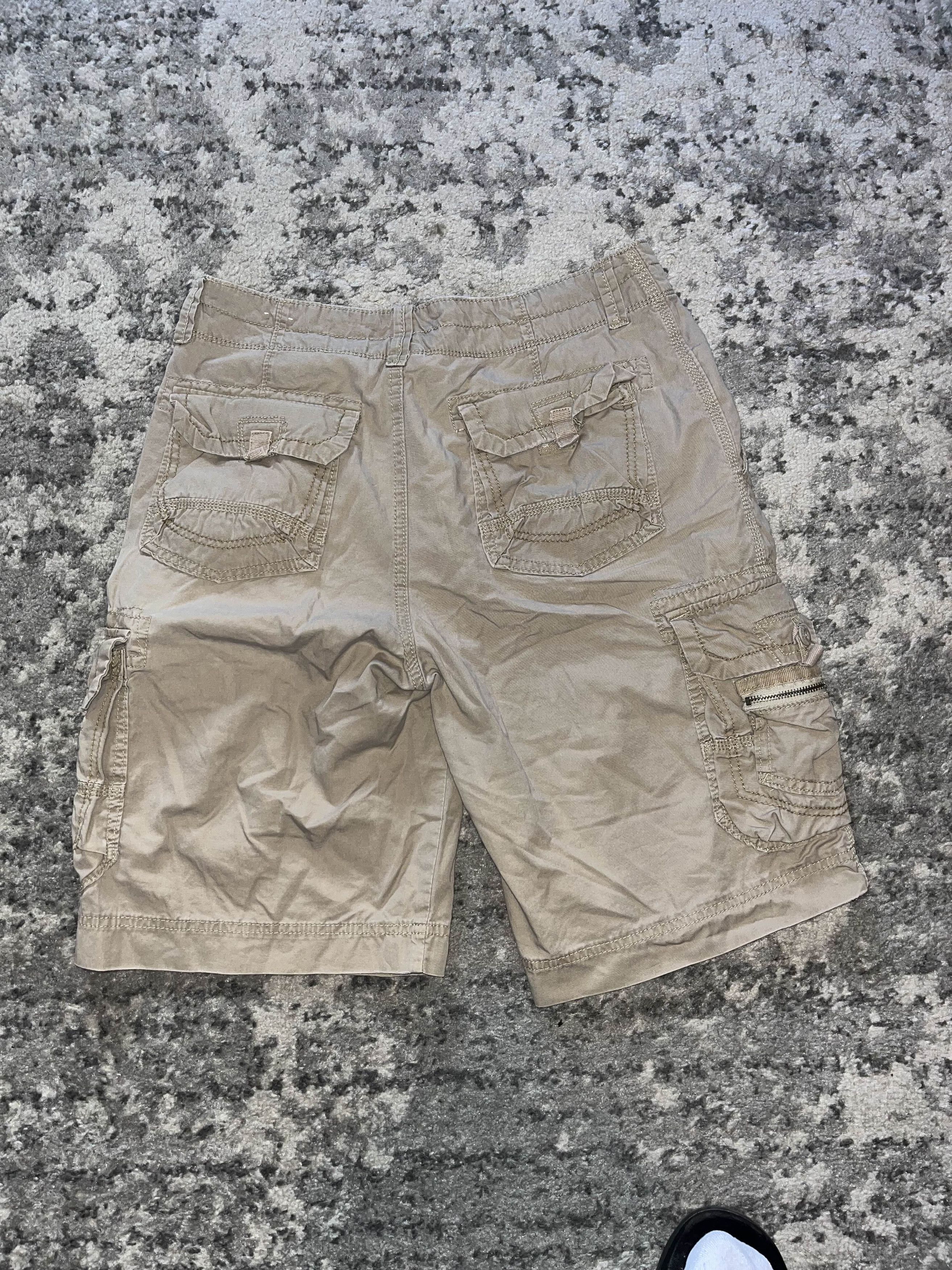 UNIONBAY 2000’s Union Bay Khaki Cargo Shorts Size US 32 / EU 48 - 2 Thumbnail