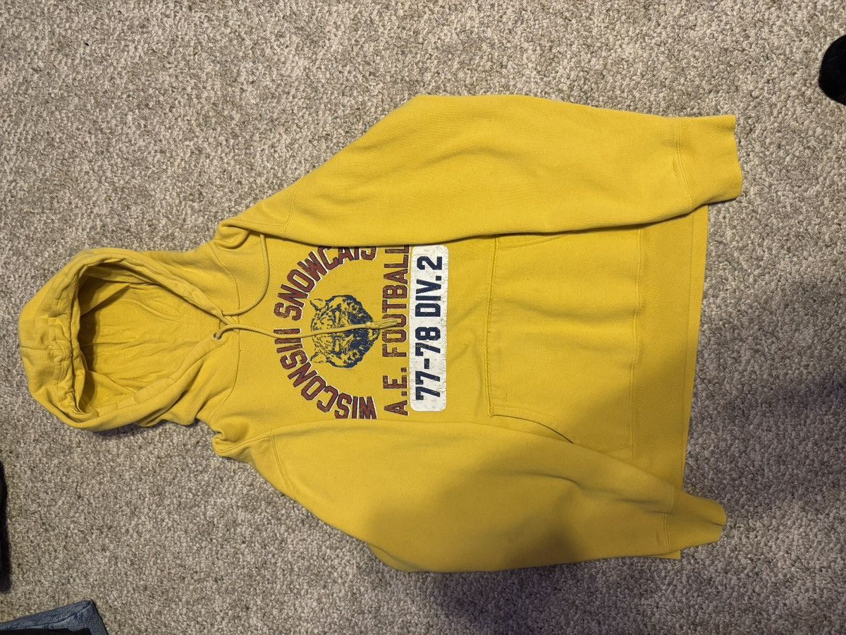 American Eagle Outfitters Vintage yellow Wisconsin Snowcats sweatshirt Size US L / EU 52-54 / 3 - 3 Thumbnail