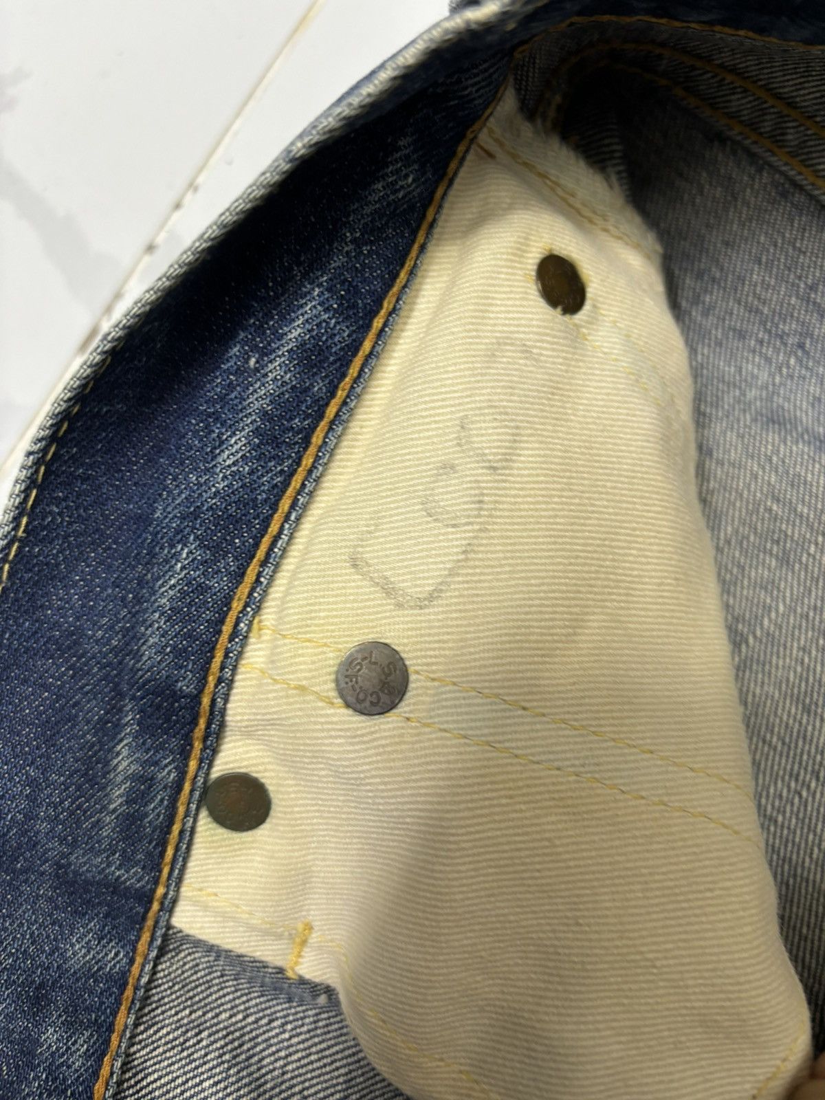 Levi's VINTAGE LEVIS 501 BIG E SELVEDGE REDLINE DISTRESSED DENIM Size US 29 - 13 Thumbnail