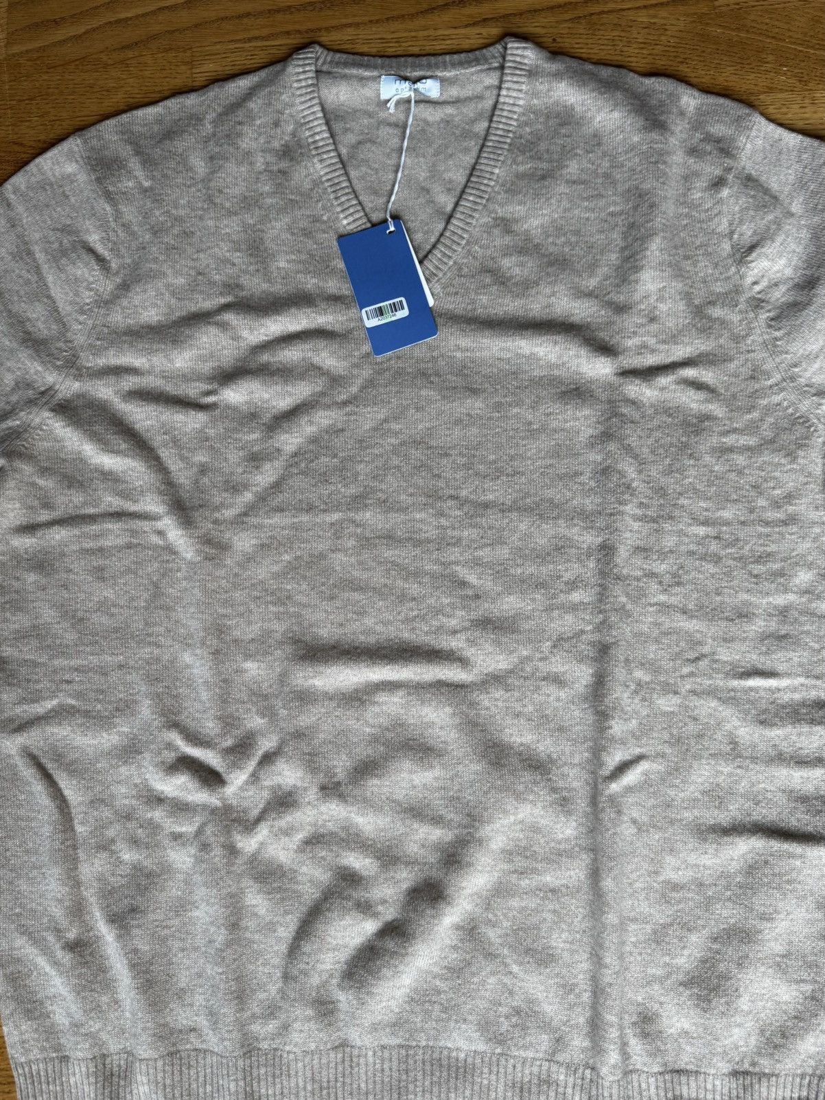 Malo NWOT 600$ Beige Cashmere V-Neck Knit Size US XXL / EU 58 / 5 - 3 Thumbnail