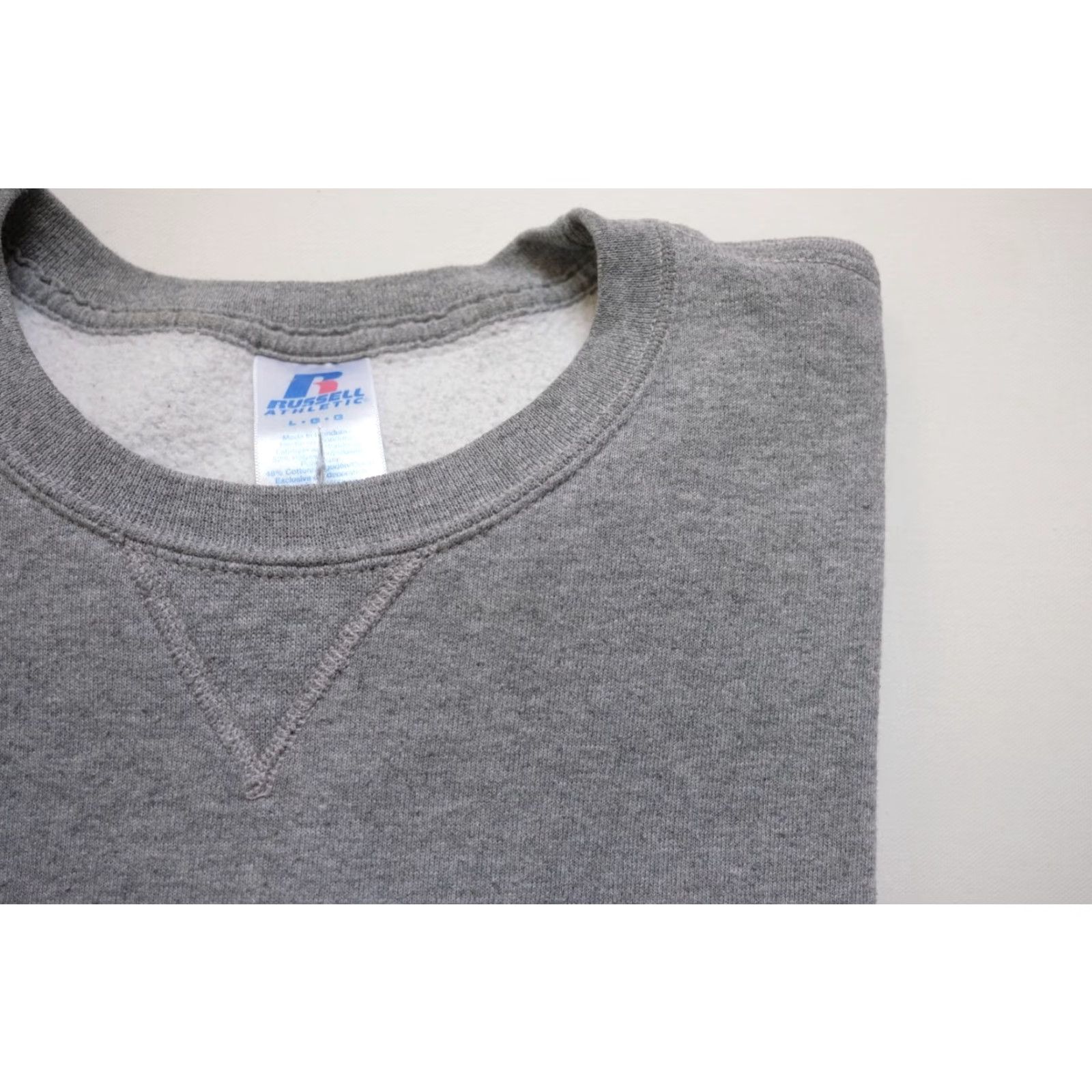 Russell Athletic VINTAGE Russell Athletic Sweatshirt Crew Neck Gray Sz L 90s Retro Blank Essential Sweatshirt Men Size US L / EU 52-54 / 3 - 4 Thumbnail