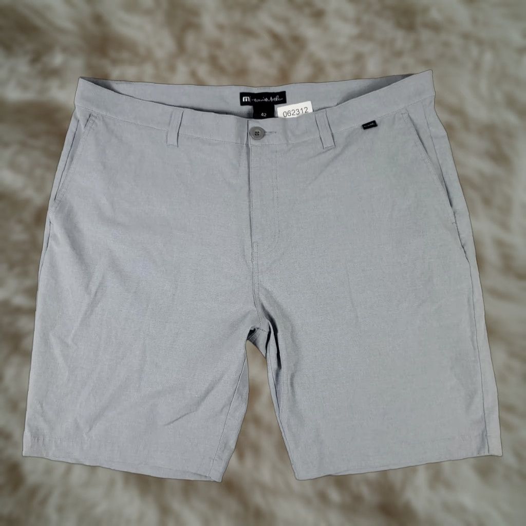 TravisMathew Travis Mathew Shorts Mens 42 Gray Golf Performance Stretch Lightweight Casual Chino Knit Pockets 10in Inseam Regular - Big & Tall Size US 42 / EU 58 - 1 Thumbnail