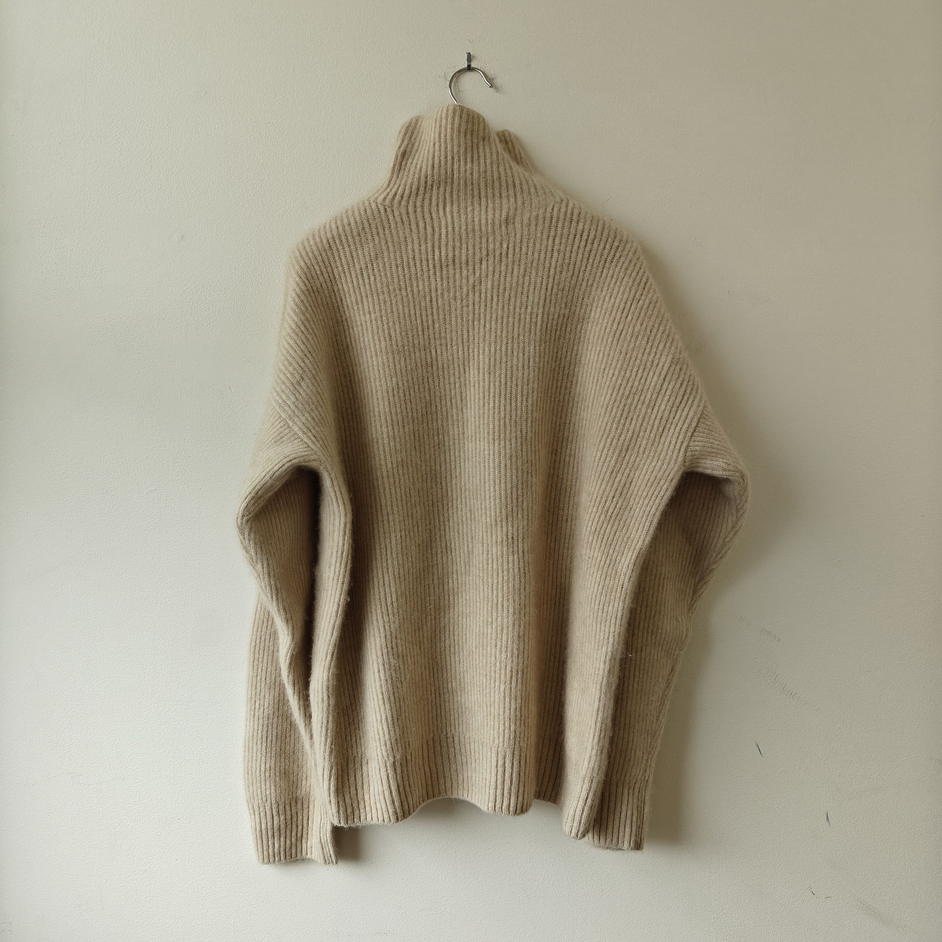 Seya NWOT Cashmere beige sweater size L made Japan $990 Size US L / EU 52-54 / 3 - 9 Thumbnail