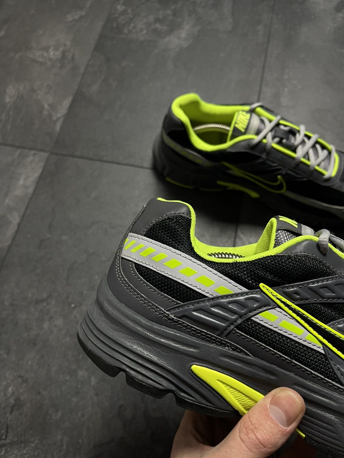 Nike Nike Initiator Black Dark Grey Volt Neon Green Size US 8.5 / EU 41-42 - 2 Thumbnail