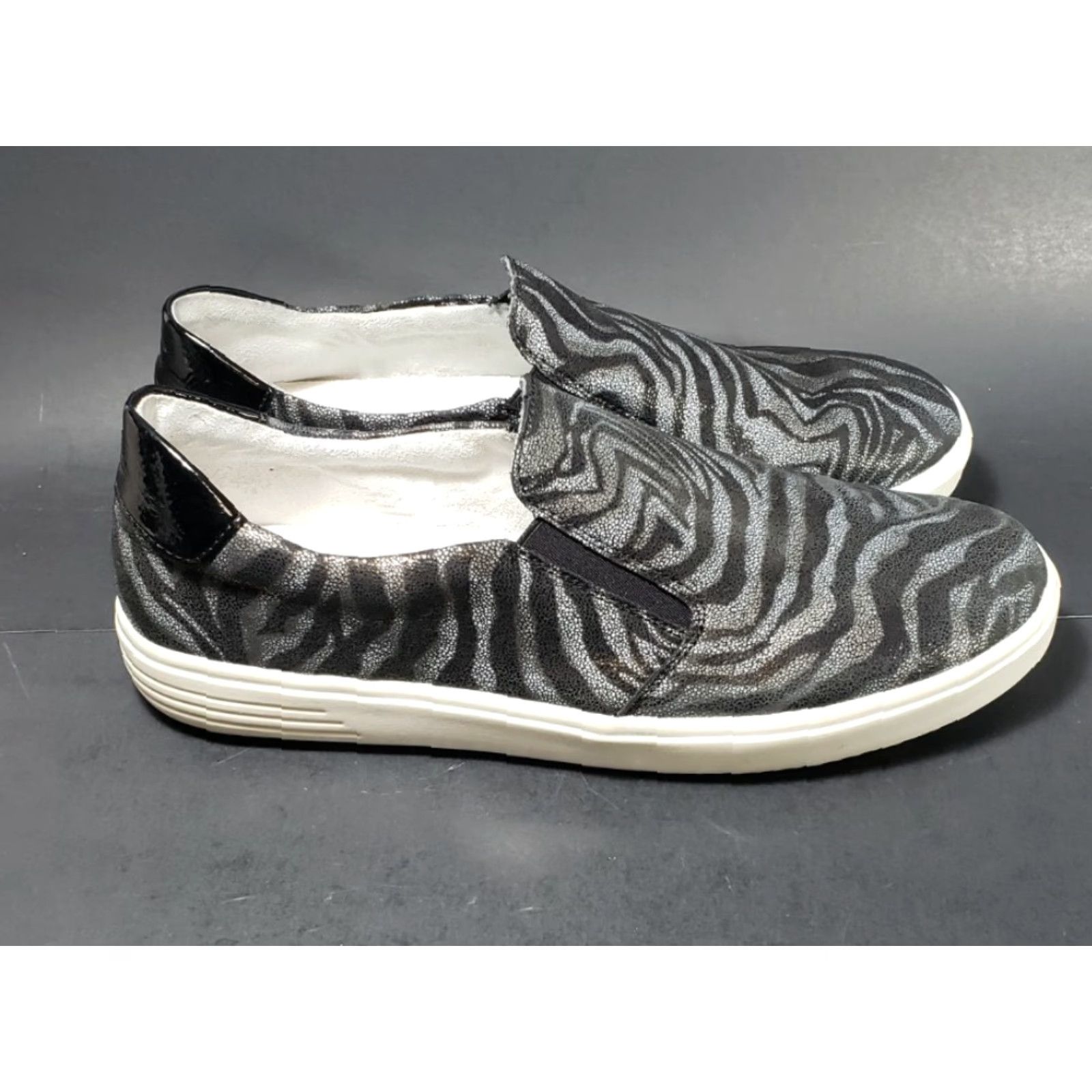Vintage Remonte Celia Black and White Leather Casual Slip On Loafers Womens 39 40 Slip On Casual Loafers Womens Lime? Size US 9 / IT 39 - 3 Thumbnail
