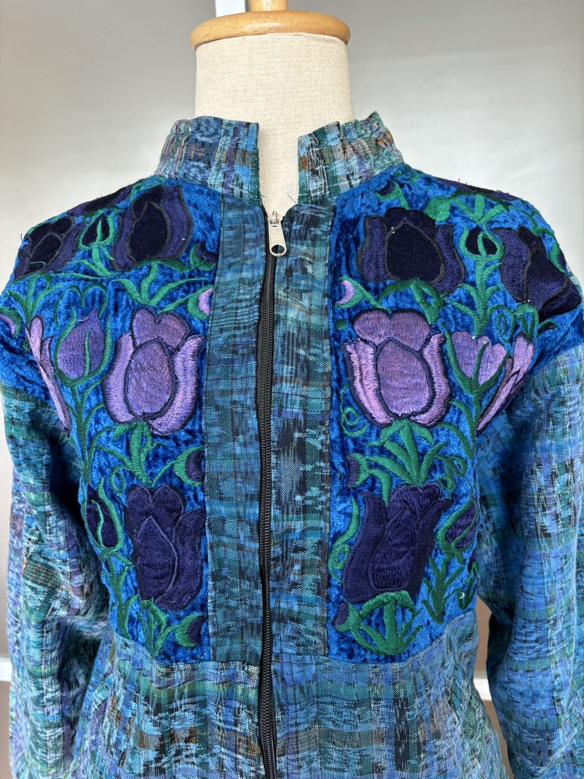 Vintage Vintage Guatemala Embroidered Bomber Jacket Size M / US 6-8 / IT 42-44 - 4 Thumbnail