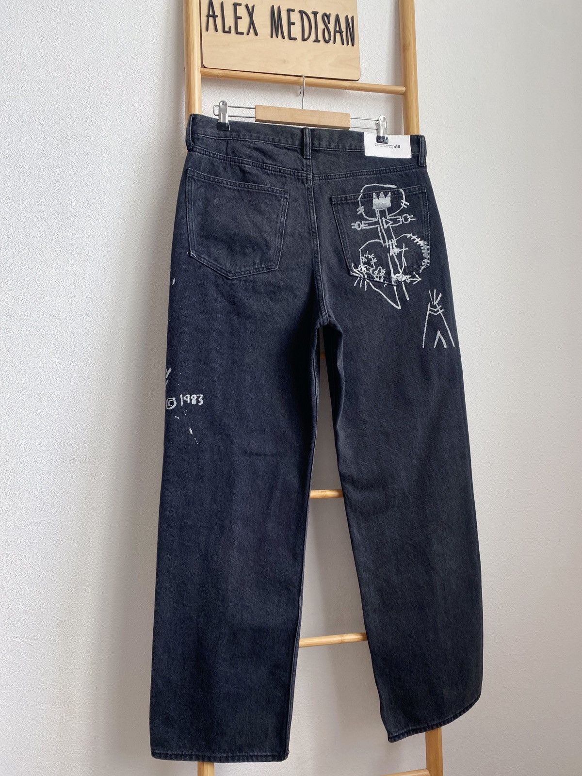 H&M × Jean-Michel Basquiat × Who Decides War Who Decides War Baggy denim jeans H&M x Basquiat x Ev&Tela Size US 32 / EU 48 - 16 Thumbnail