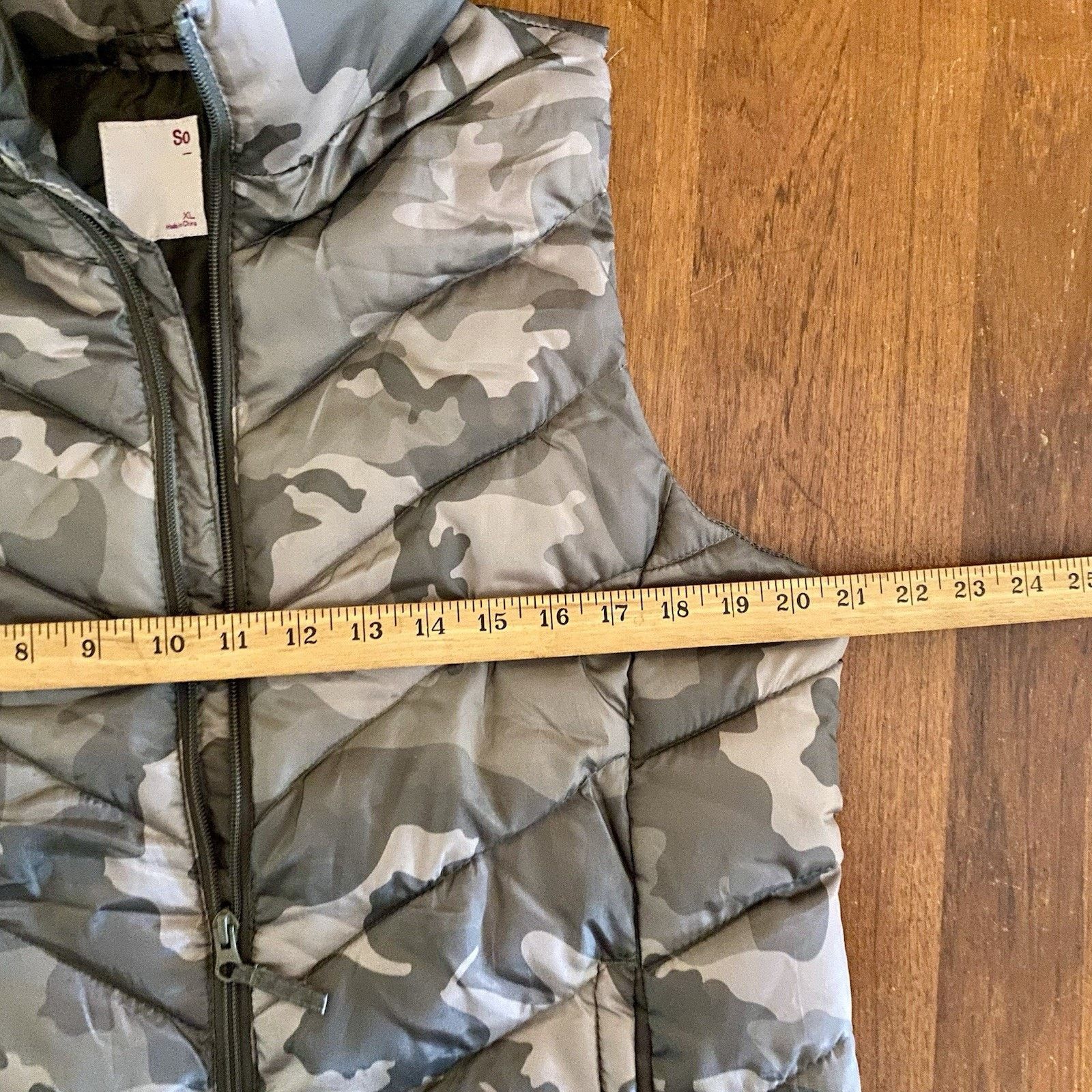 & Other Stories Woman’s Size L Quilted Camouflage Gray Puffer Vest Zipper Size L / US 10 / IT 46 - 5 Thumbnail
