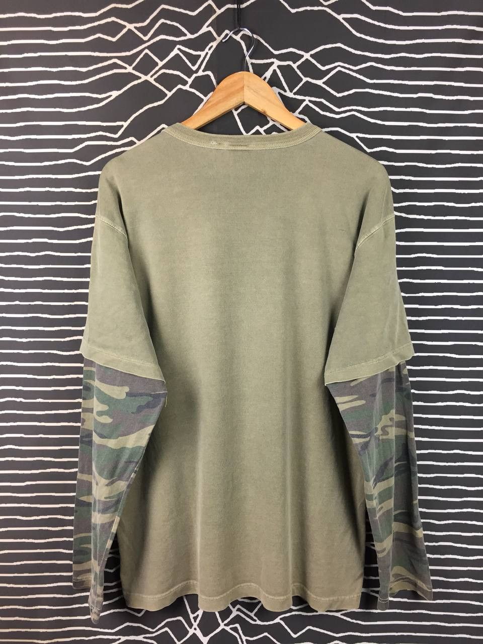 Avirex Vtg Avirex USA Peace is Cool Camo Double Layer Tee Size L Size US L / EU 52-54 / 3 - 7 Thumbnail