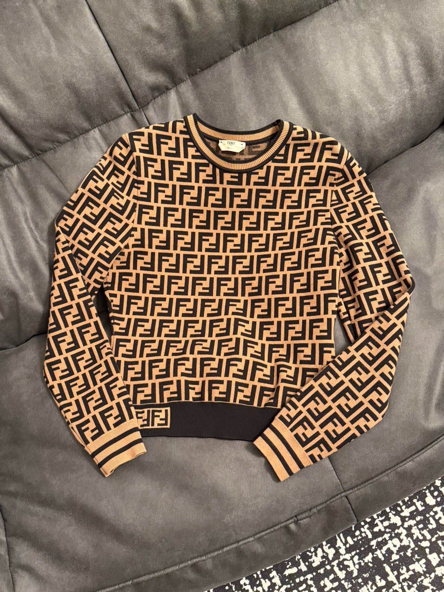 Fendi Fendi Long-Sleeve Knit Sweater Size M / US 6-8 / IT 42-44 - 1 Thumbnail