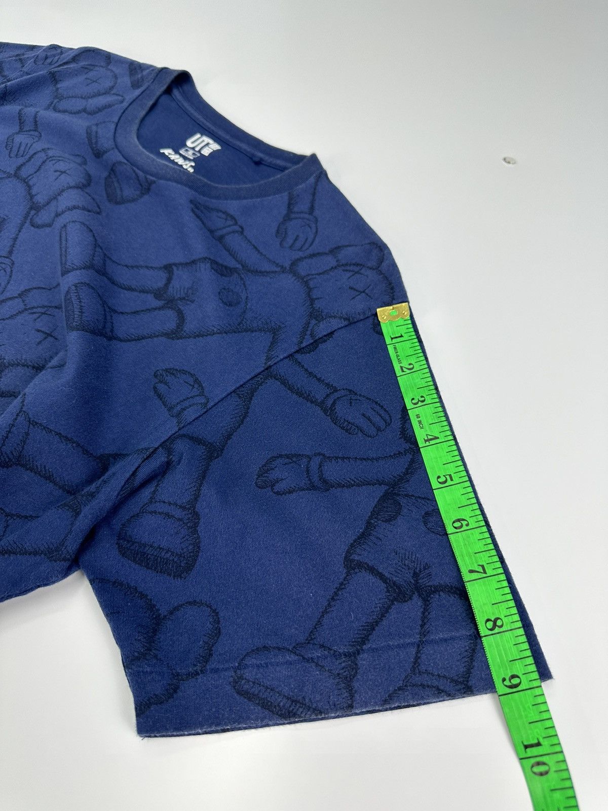 Kaws Uniqlo x Kaws Fullprint Tshirt A600 Size US XL / EU 56 / 4 - 7 Thumbnail