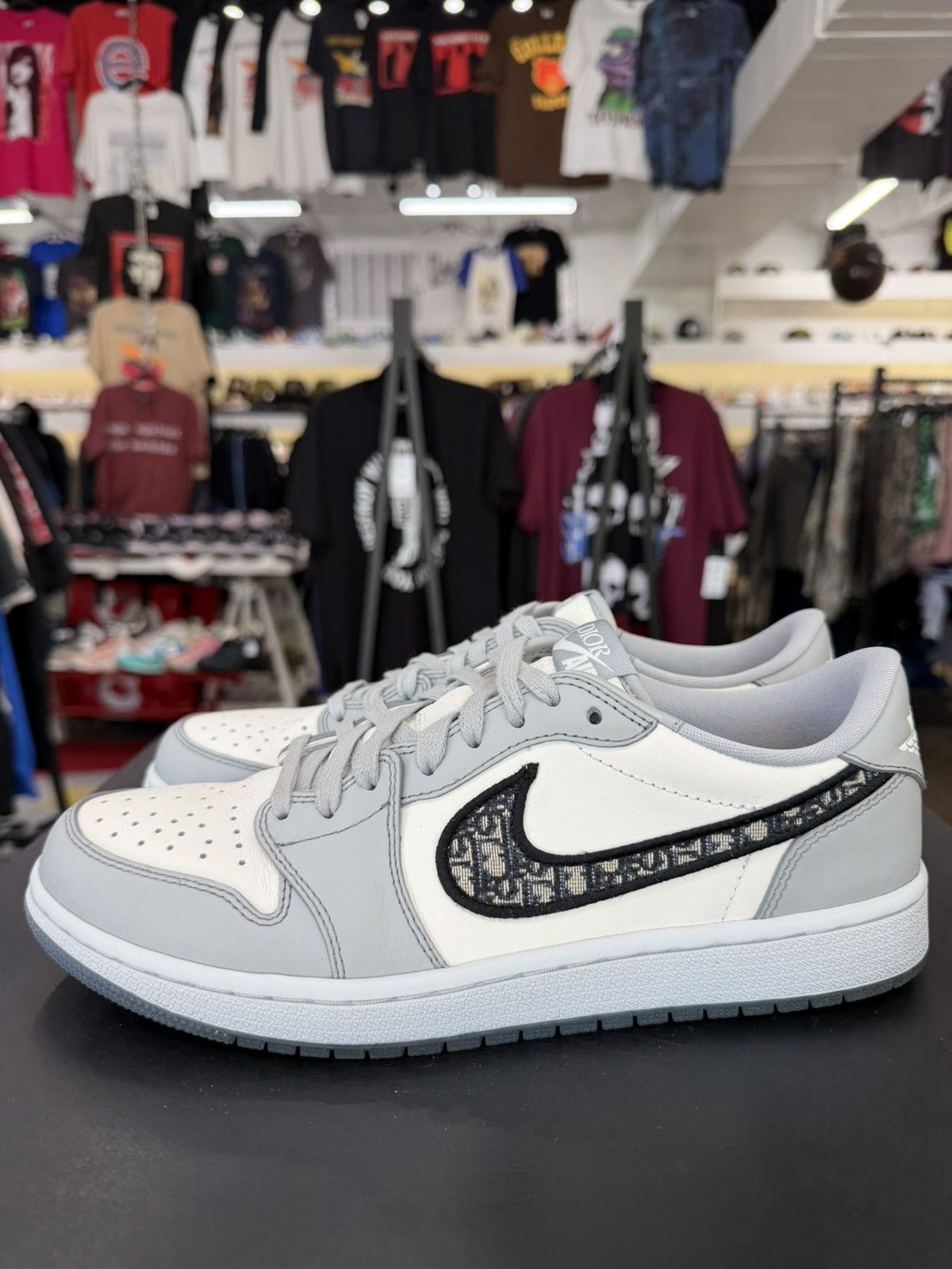 Dior × Jordan Brand Air Jordan 1 Low Dior Size 9 (2020) Size US 9 / EU 42 - 7 Thumbnail