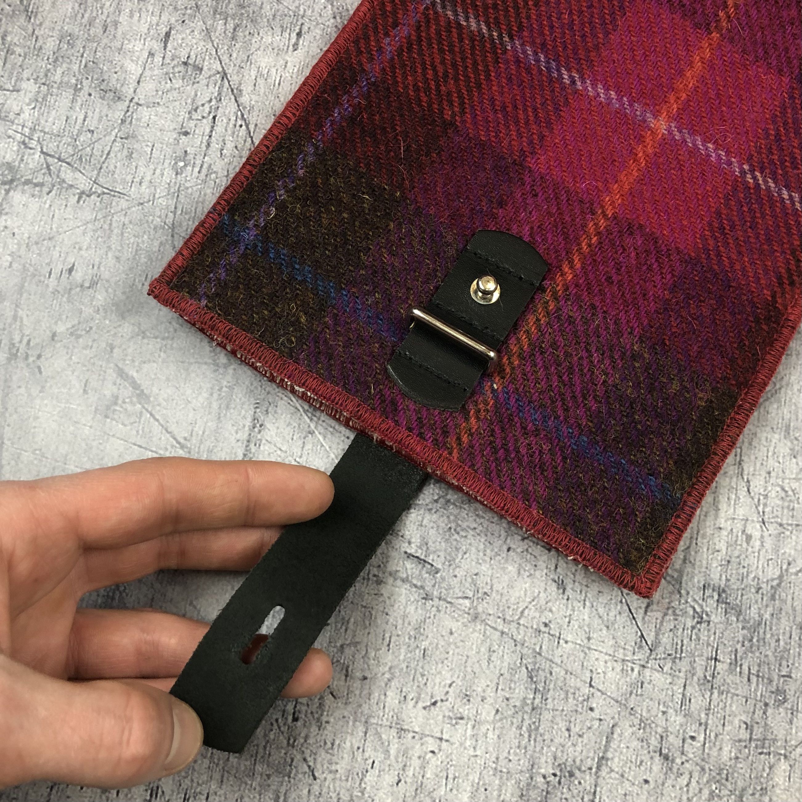 Harris Tweed Harris Tweed Bertie Girl handmade Plaid Case Size ONE SIZE - 7 Thumbnail