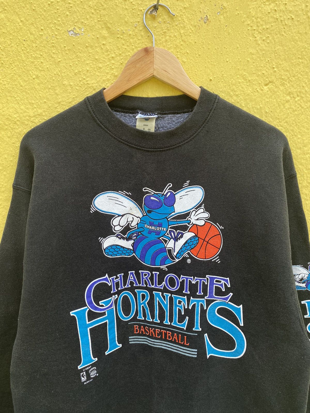 NBA × Vintage Rare Vintage Charlotte Hornets basketball NBA sweatshirt Size US L / EU 52-54 / 3 - 4 Thumbnail