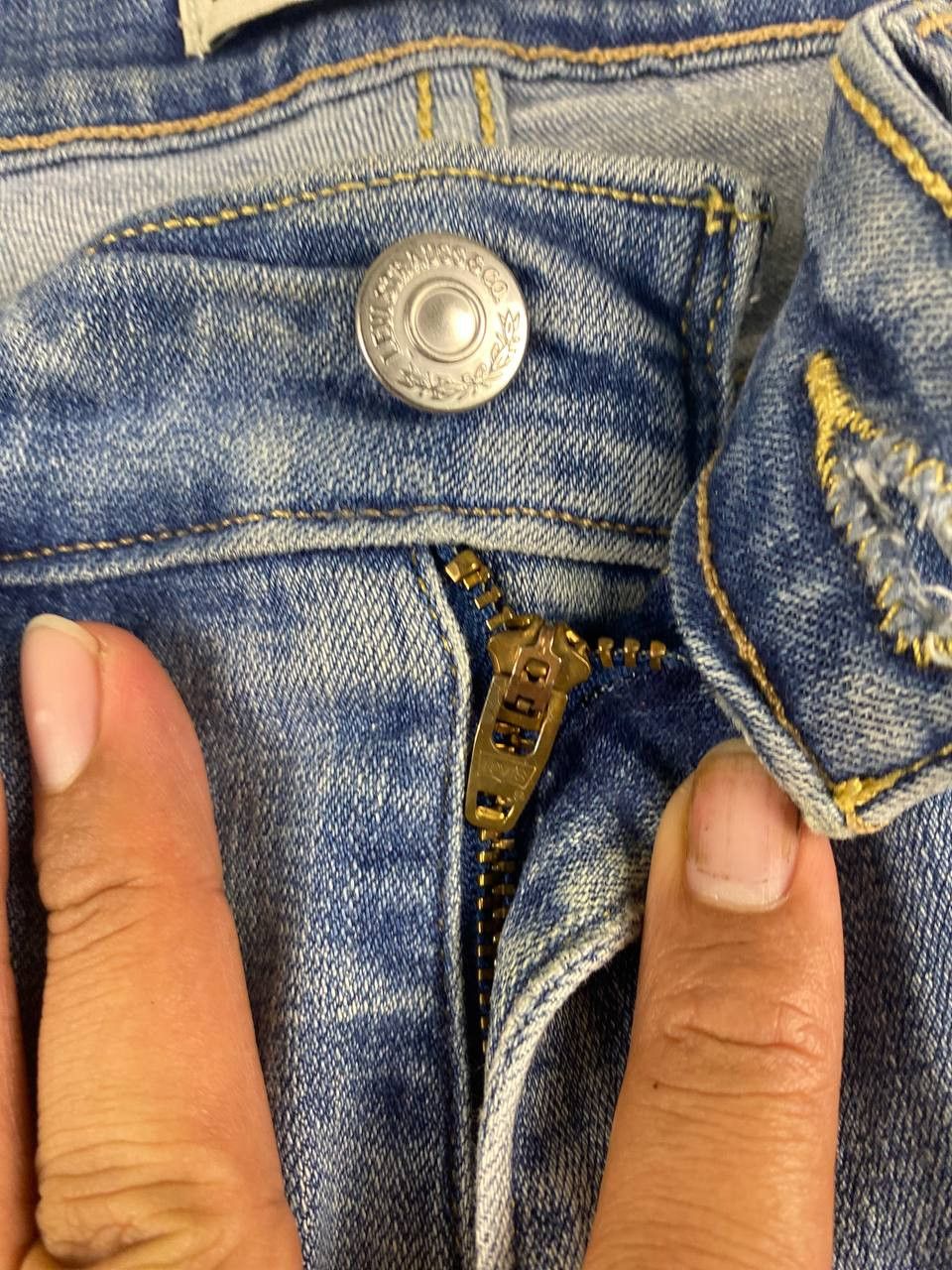 Levi's levis 575 mid rise skinny distressed denim Size 31" - 11 Thumbnail