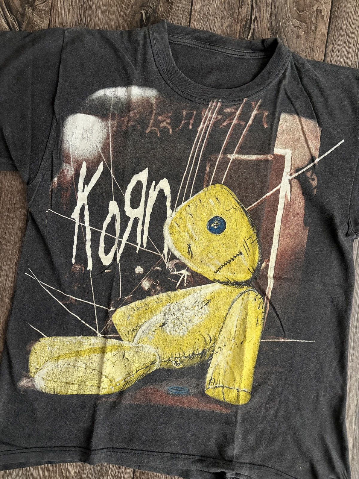 Band Tees 2000s Vintage Korn ‘Issues’ Album Faded Rare AOP T-Shirt Size US M / EU 48-50 / 2 - 2 Thumbnail
