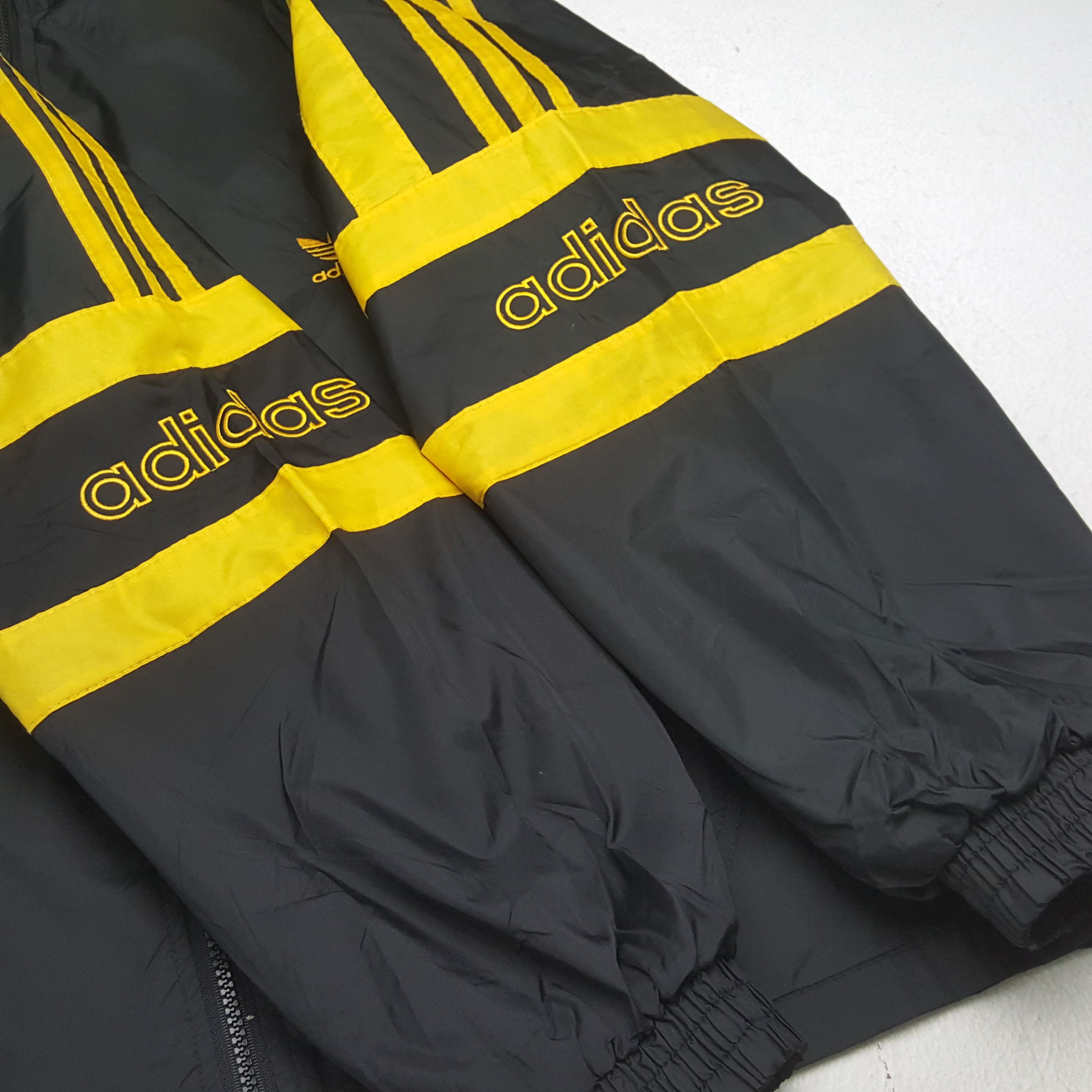 Adidas Vintage Adidas Sportswear Big Logo Windbreaker Jacket RR2 Size US XL / EU 56 / 4 - 8 Thumbnail