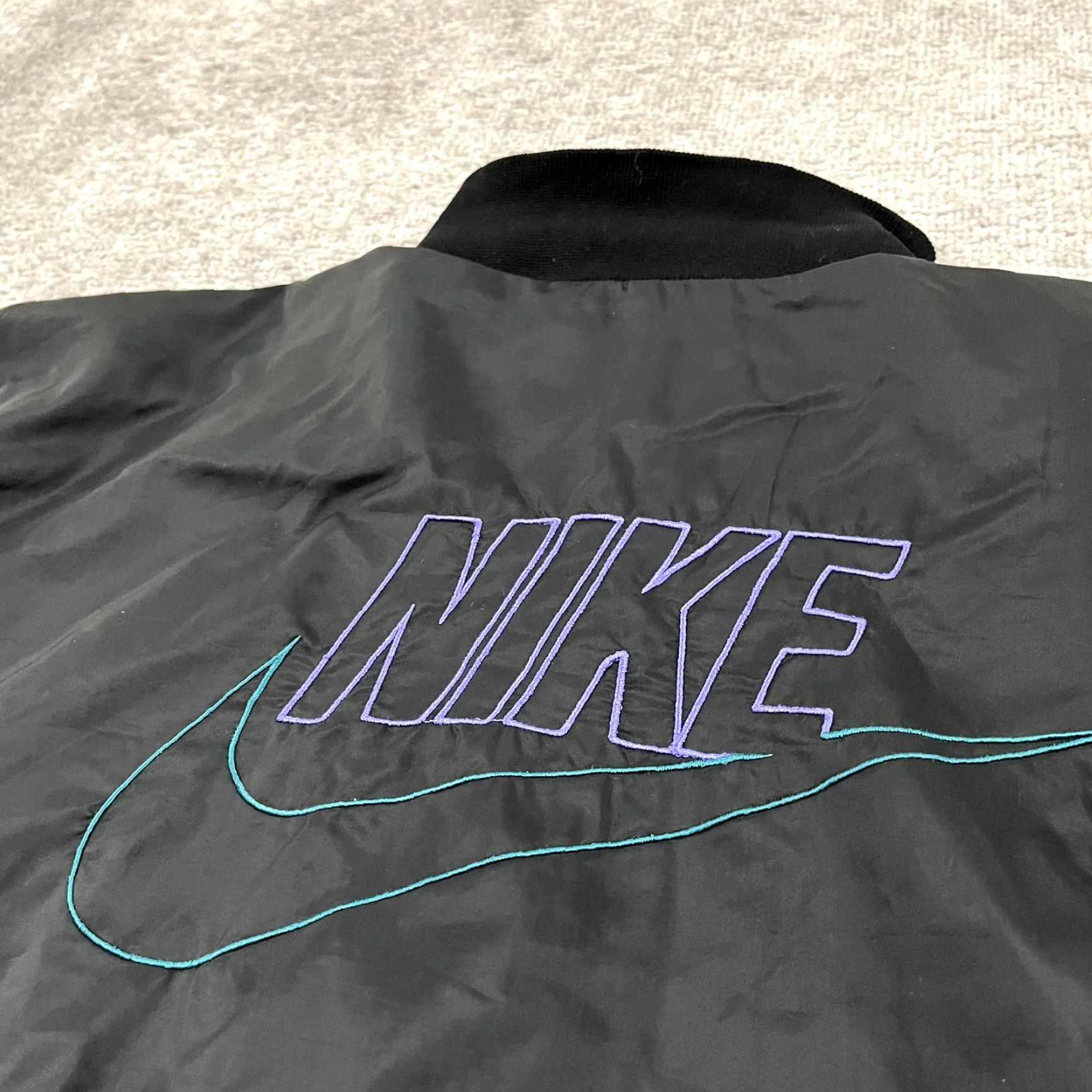 Nike VINTAGE Nike Jacket Mens L Black Purple Windbreaker Swoosh Track Retro 90s Wind-Resistant Nylon Blended Lightweight Outdoor Casual Sports Size US L / EU 52-54 / 3 - 2 Thumbnail