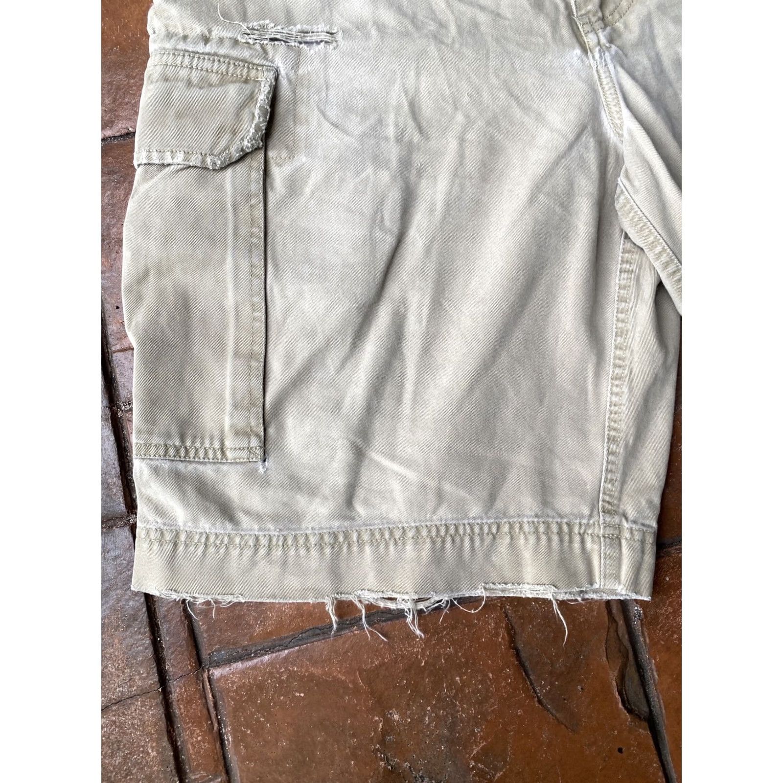 Abercrombie & Fitch Abercrombie & Fitch Cargo Utility Shorts Beige Tan Army Distressed 33 Men Cargo Shorts Regular Beige 90s Vintage? (No) Size US 33 - 6 Thumbnail