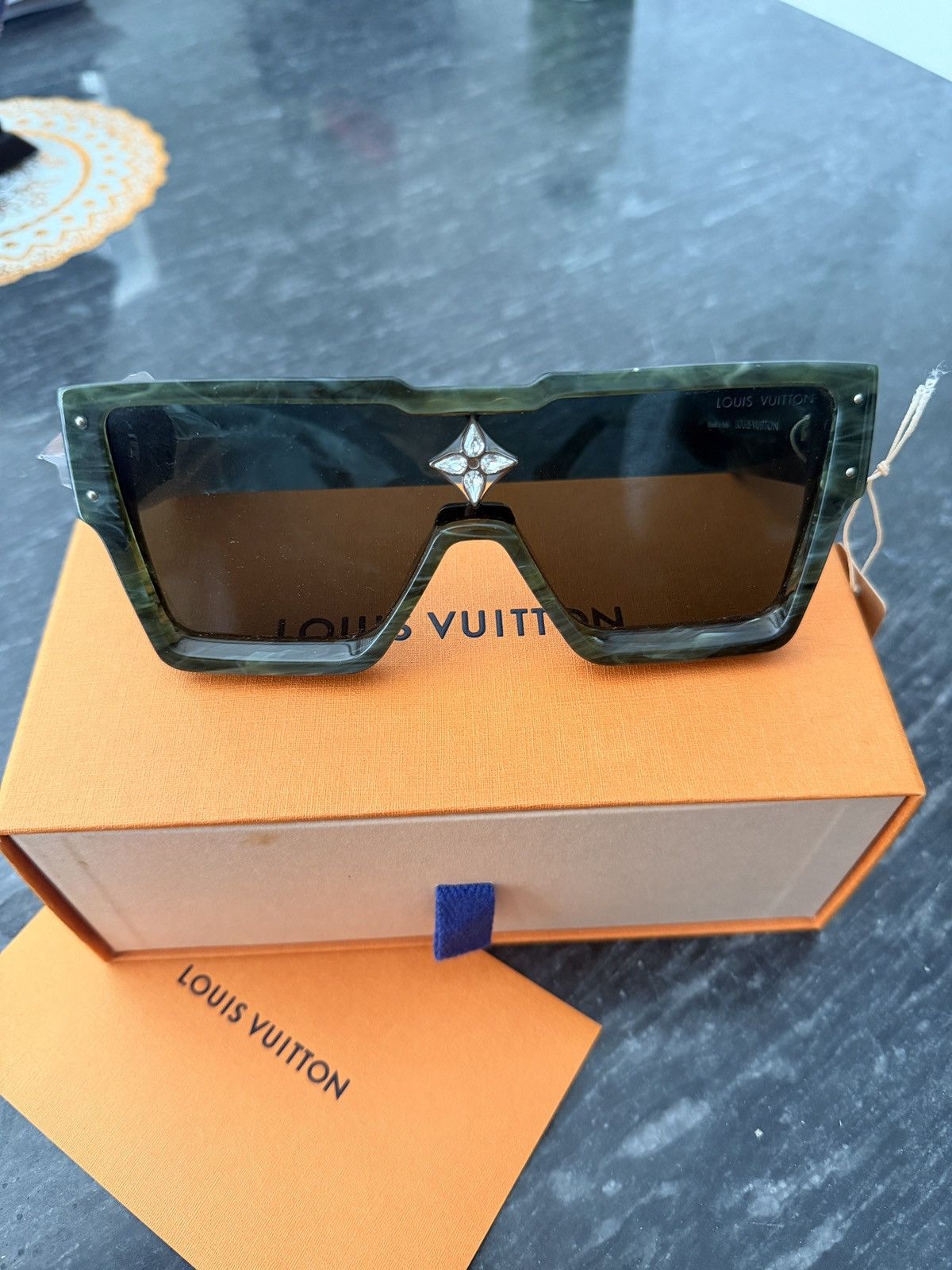 Louis Vuitton Louis Vuitton Green Marbled cyclone Sunglasses E Size ONE SIZE - 1 Thumbnail