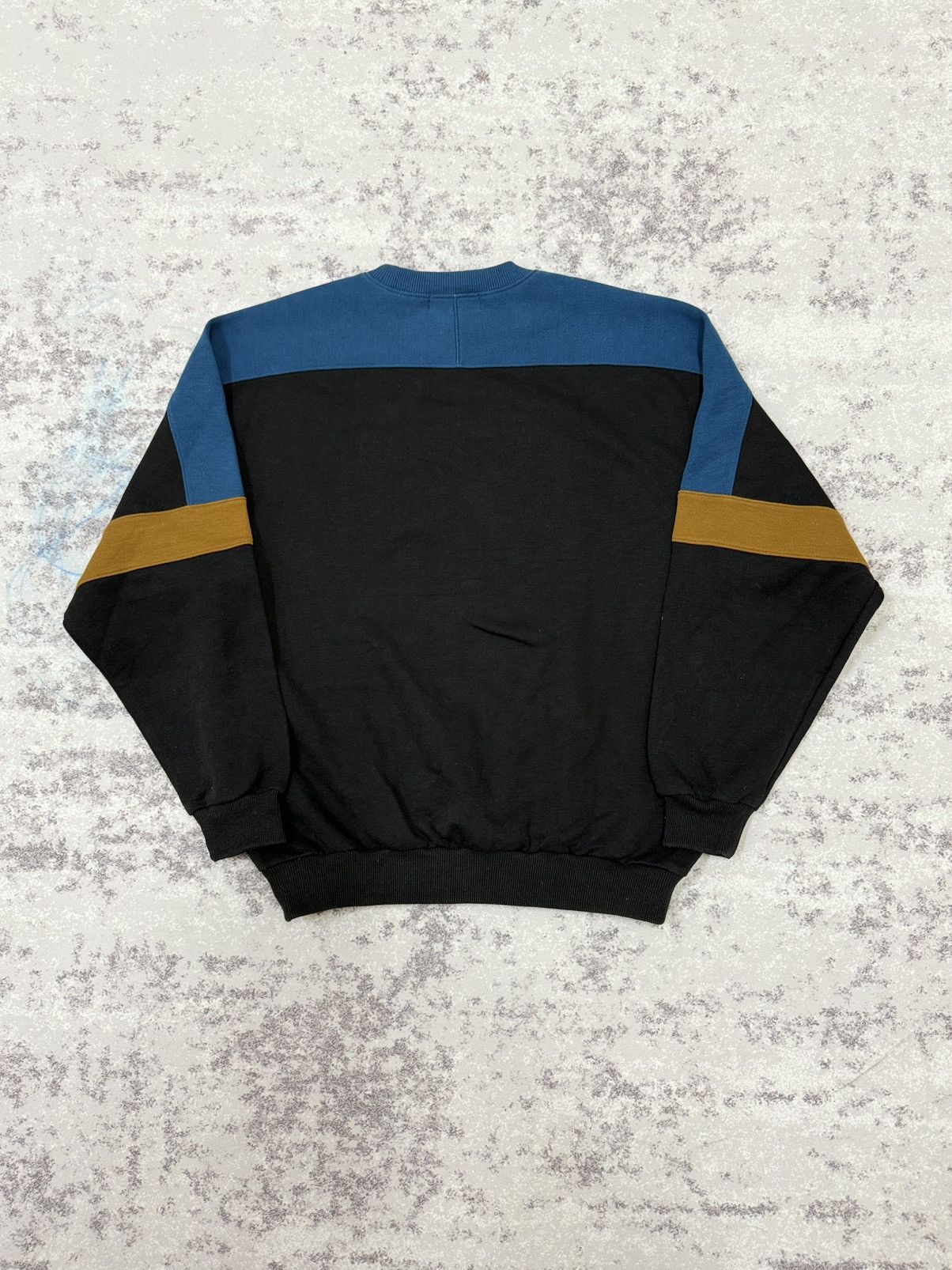 Valentino Vintage 90s Valentino Christy Biglogo Sweatshirt Size US M / EU 48-50 / 2 - 9 Thumbnail