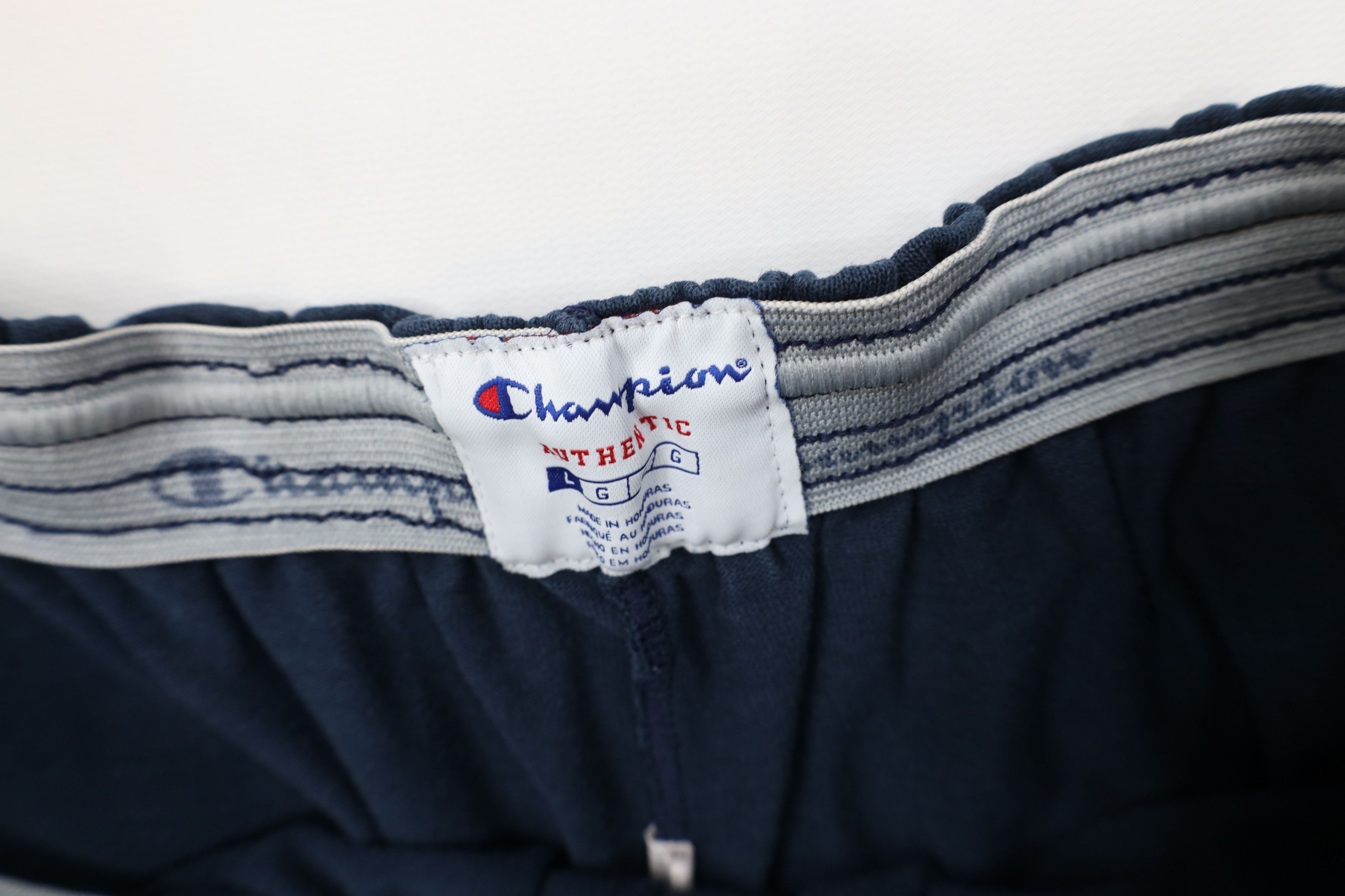 Champion Vintage Y2K Champion Heavyweight Above Knee Shorts Navy Blue Size US 34 / EU 50 - 7 Thumbnail