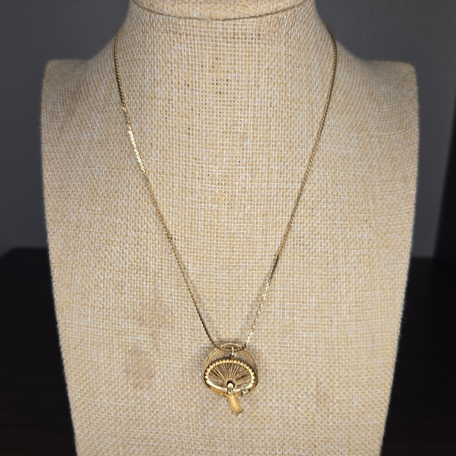 Vintage Vintage Gold Tone Shroom Pendant Necklace Gold Filled Chain Size ONE SIZE - 9 Thumbnail