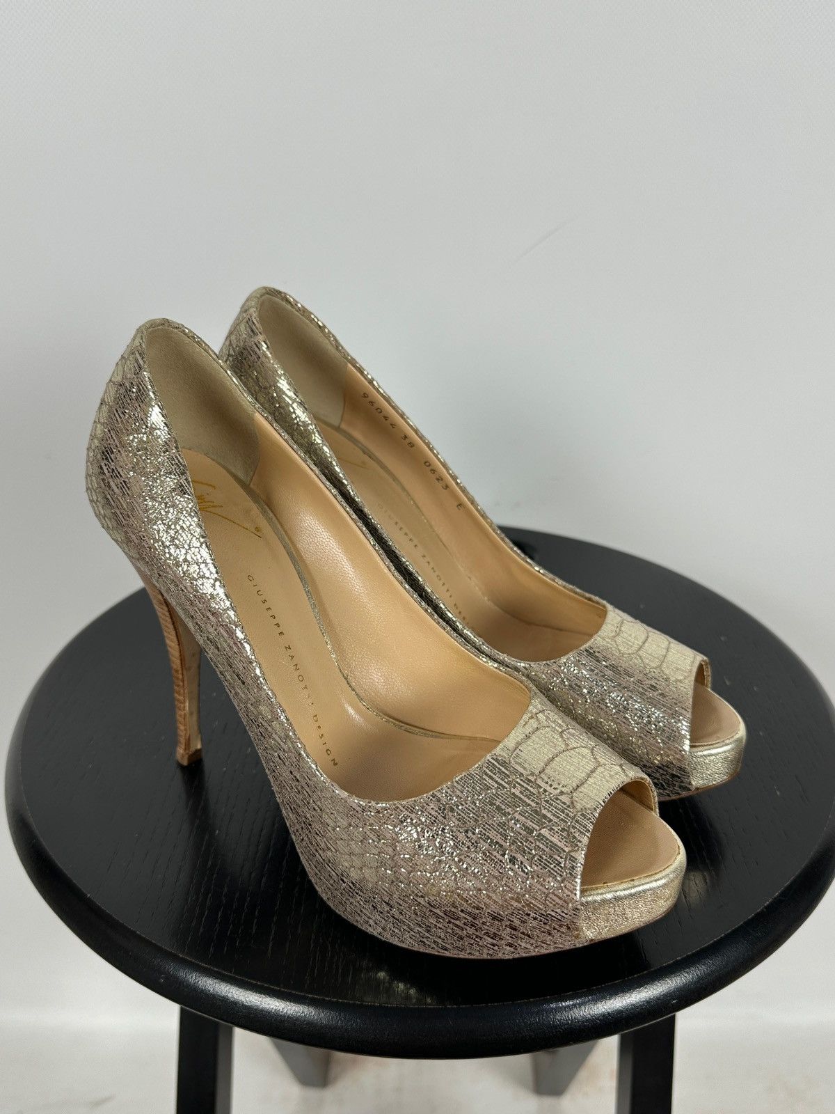 Giuseppe Zanotti Giuseppe Zanotti Gold Metallic Python Embossed Leather Pumps Size US 8 / IT 38 - 1 Thumbnail