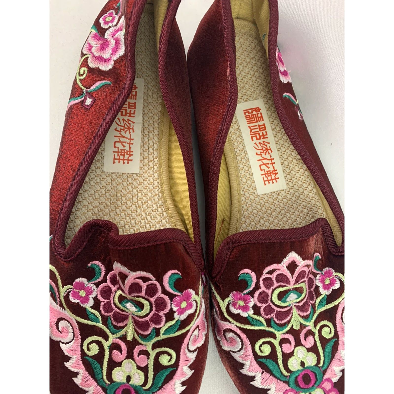 Vintage VINTAGE 8 Women's Silky Burgundy Pink Embroidered Slip on Loafers Flats Pointed Toe Size US 8 / IT 38 - 6 Thumbnail