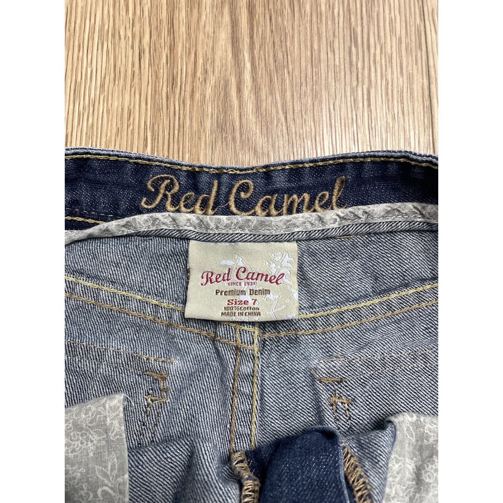 Camel Red Camel Jean Shorts, Juniors Size 7, Dark Wash, Destressed, Denim, Blue, Casual, Womens Size 28" / US 6 / IT 42 - 3 Thumbnail