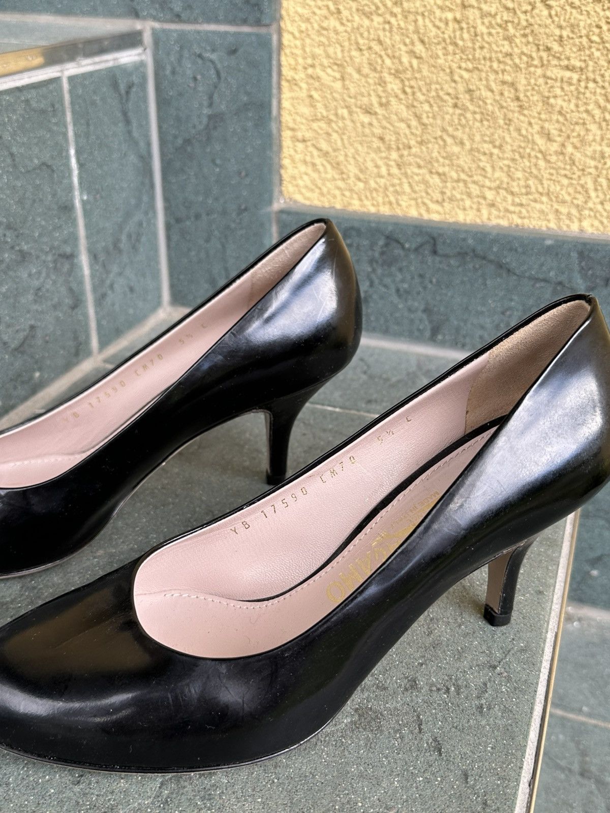 Salvatore Ferragamo Salvatore Ferragamo Heels Pumps Black Leather 5.5 size 36 Size US 5.5 / IT 35.5 - 7 Thumbnail