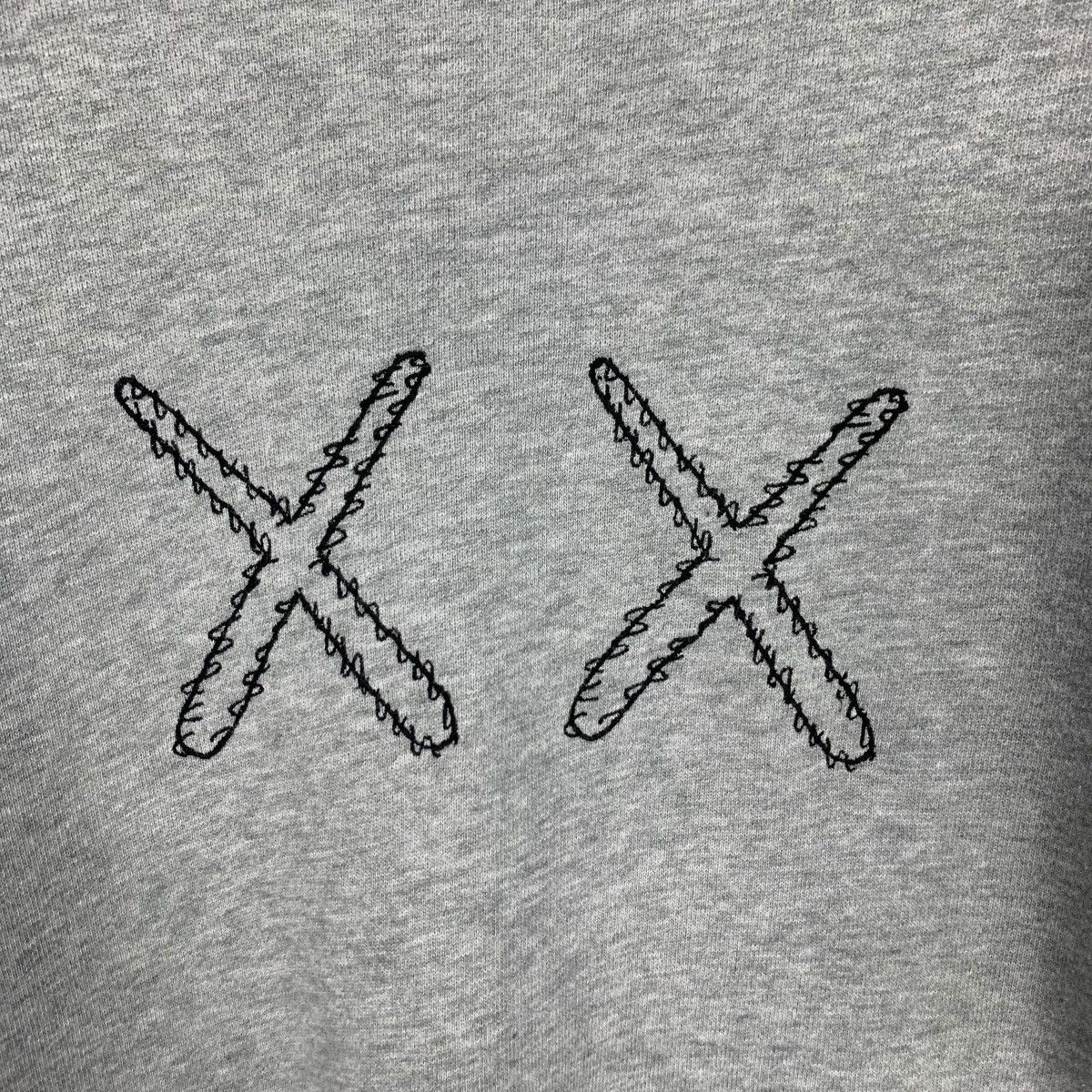 Uniqlo KAWS SESAME STREET Graphics Crewneck Sweatshirt #1978-C86 Size US S / EU 44-46 / 1 - 10 Thumbnail