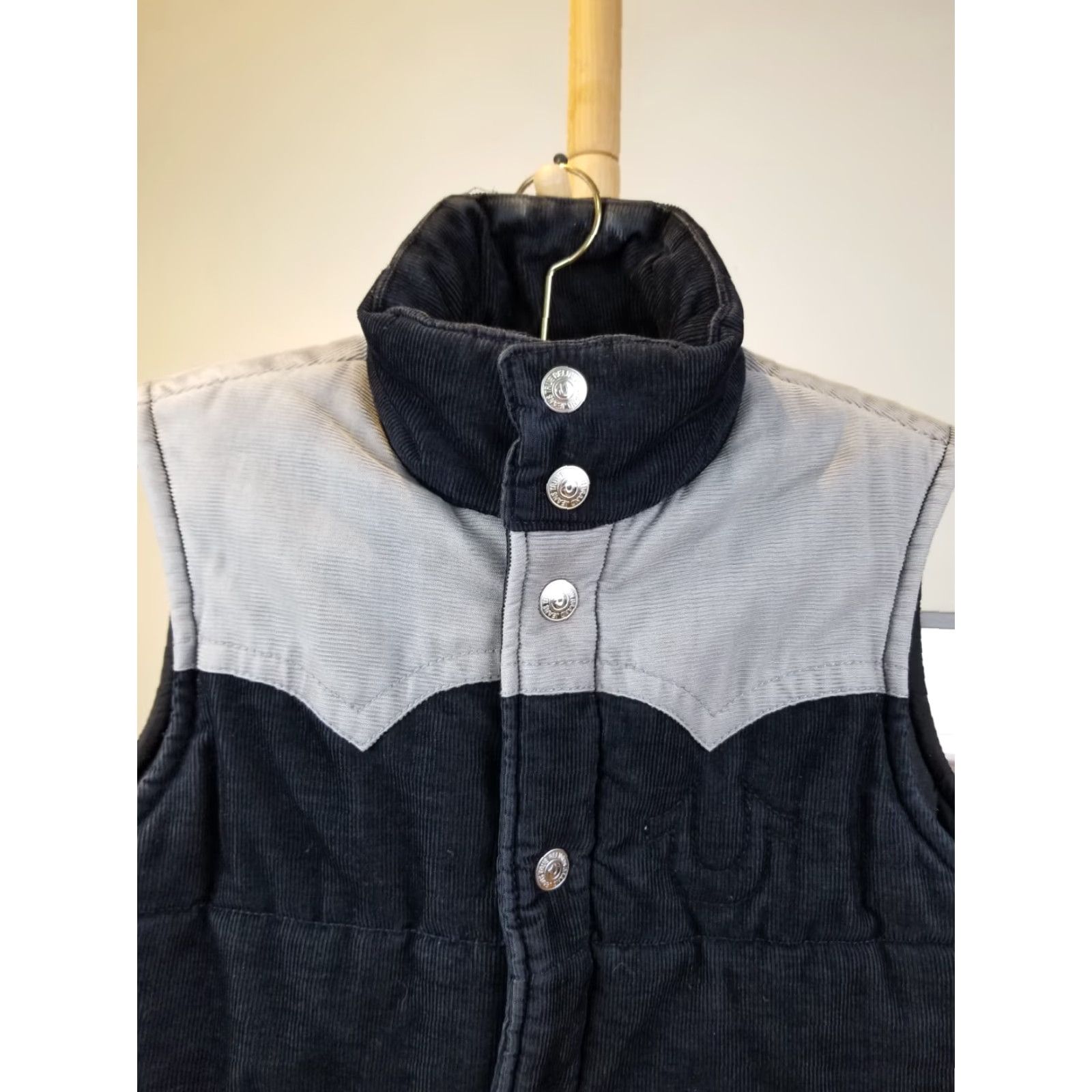 True Religion VINTAGE True Religion CORDUROY Vest Mens Small Gray 2 TONES 21 INCH 27 INCH 90s 2000s Retro Hip Hop Rock USA Anime Christmas Grunge Concert Size US S / EU 44-46 / 1 - 2 Thumbnail