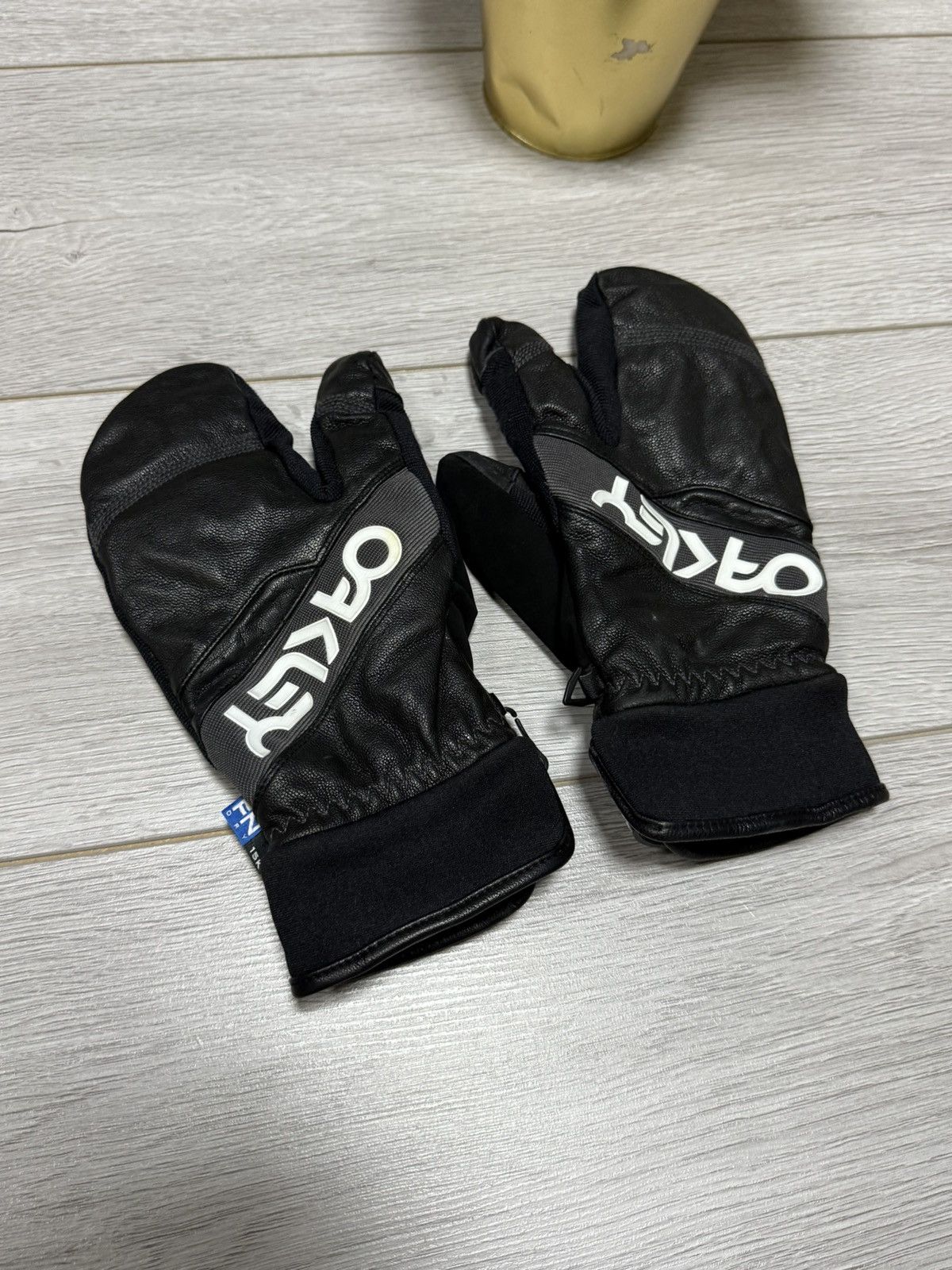 Oakley Oakley leather gloves mittens big spell out logo Size ONE SIZE - 2 Thumbnail
