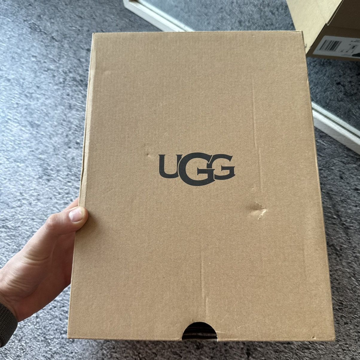 Ugg Ugg captrail low womens size 8 black Size US 8 / IT 38 - 14 Thumbnail