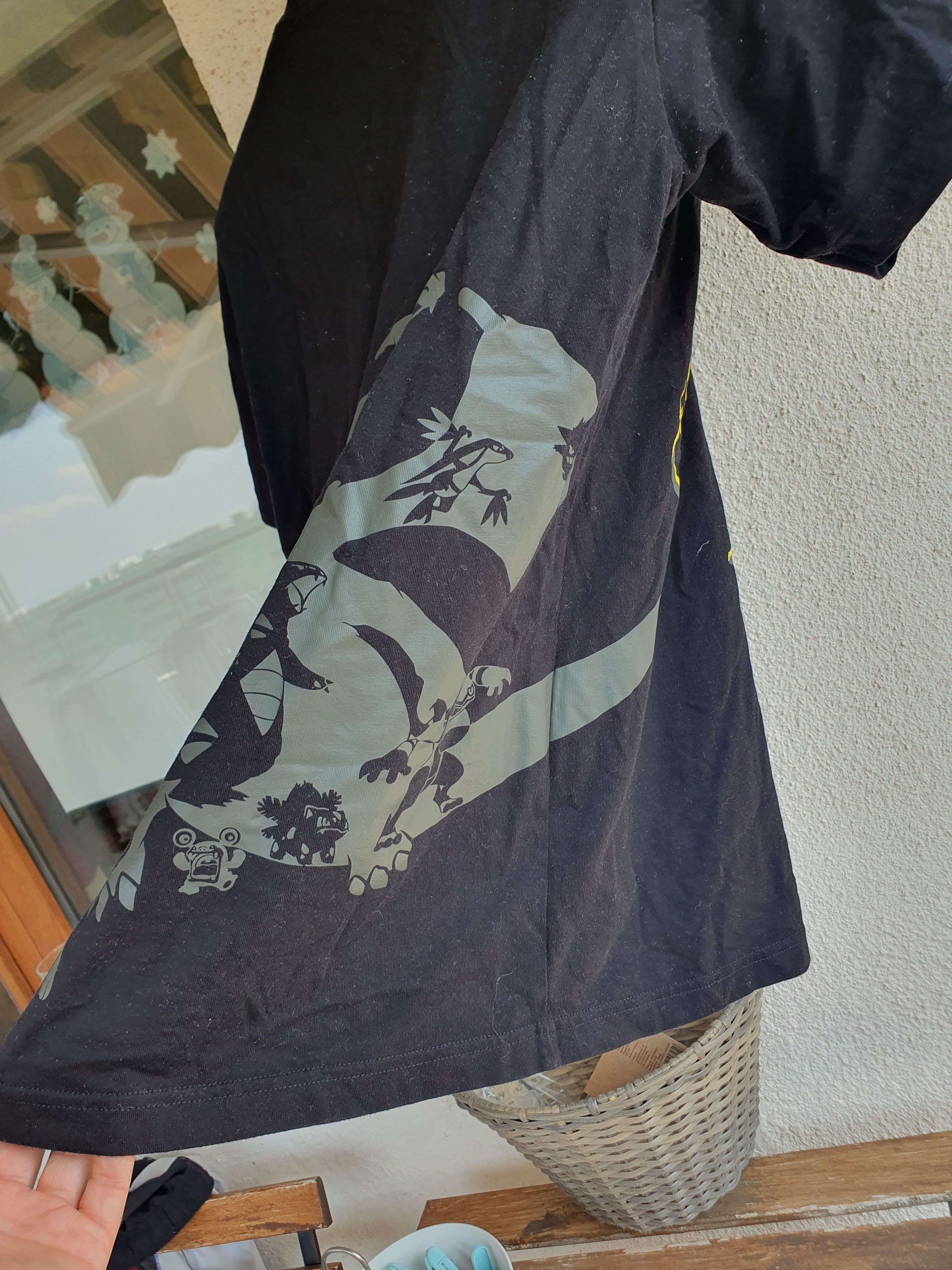 Pokemon × Uniqlo Uniqlo UTGP T-shirt Pikachu Charizard Pokemon GP 2019 L Size US L / EU 52-54 / 3 - 3 Thumbnail