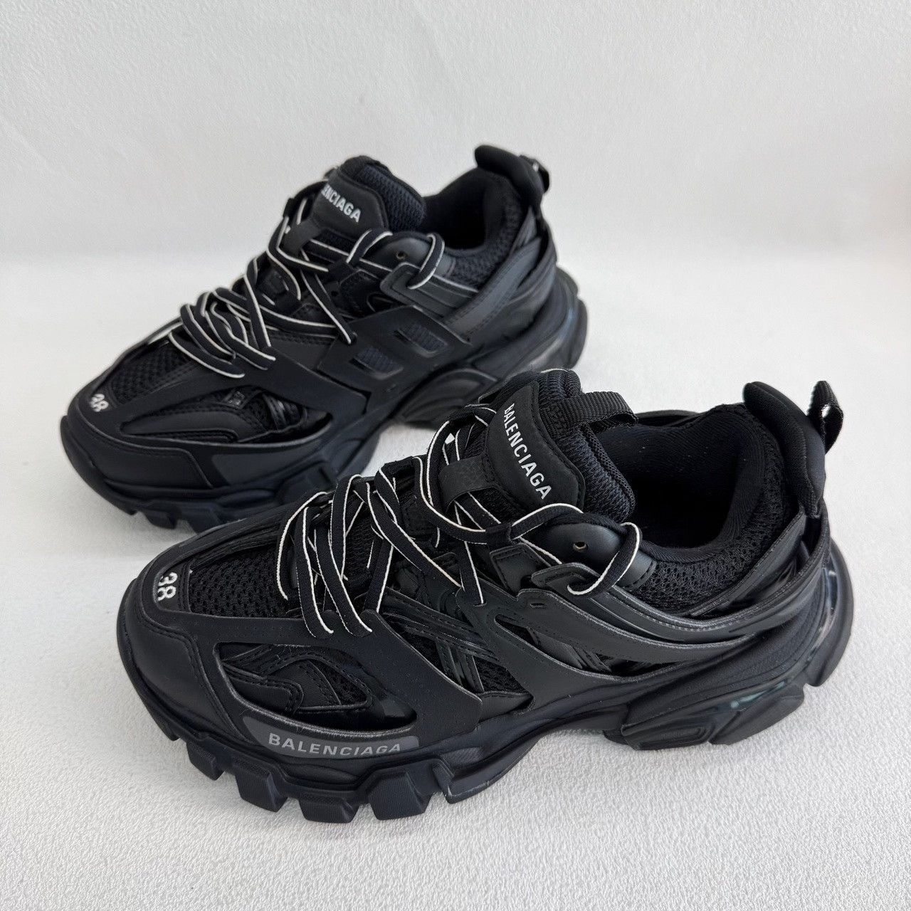 Balenciaga Balenciaga Black Lowtop Sneakers us_7-5 Women Size US 7.5 / IT 37.5 - 1 Thumbnail