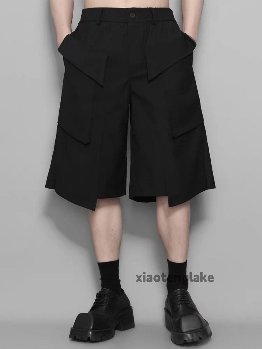 Unisex outdoor utility flared loose baggy cargo shorts