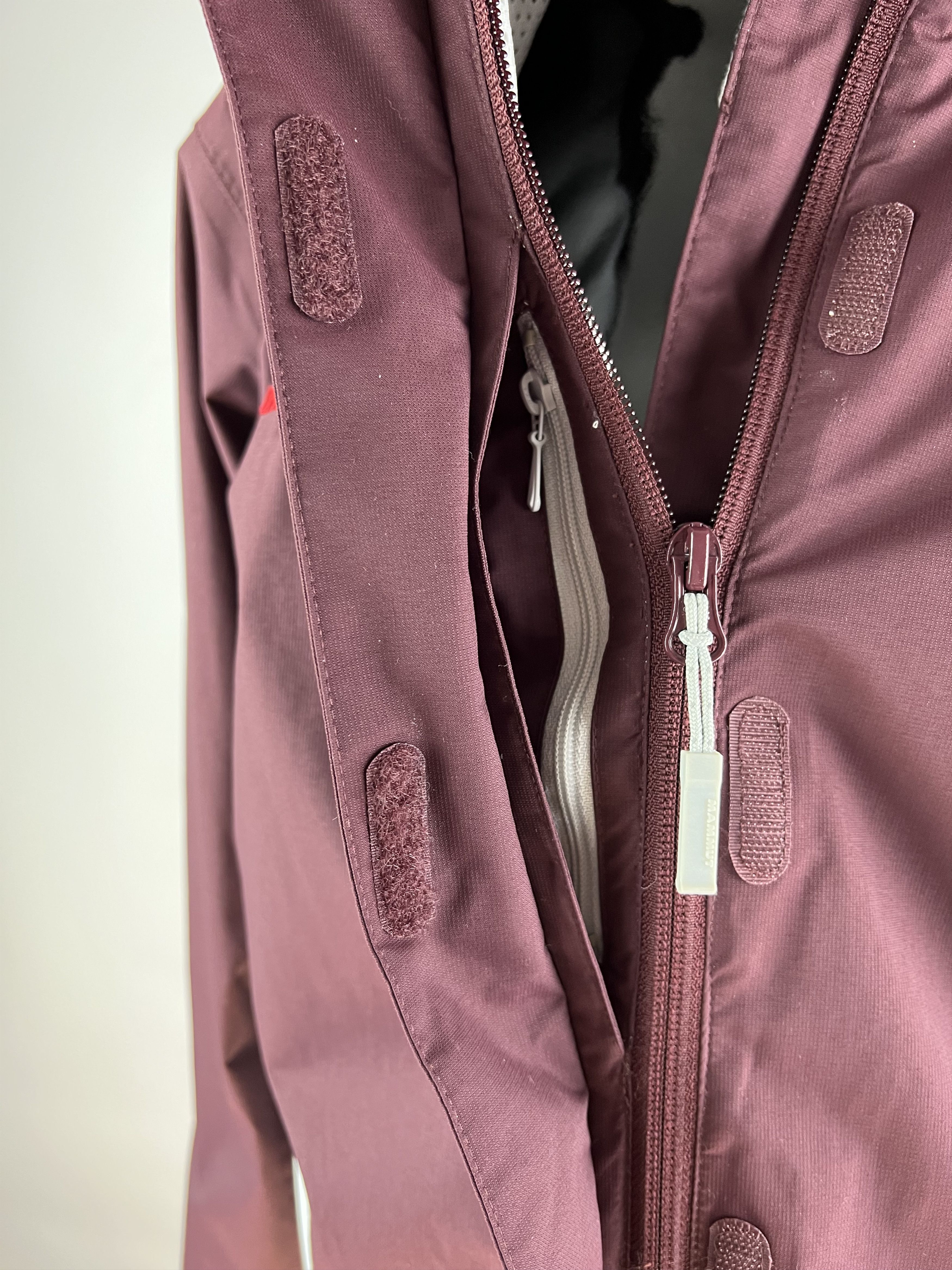 Mammut Mammut Dry Tech Waterproof Hooded Jacket Size XS Size XS / US 0-2 / IT 36-38 - 9 Thumbnail