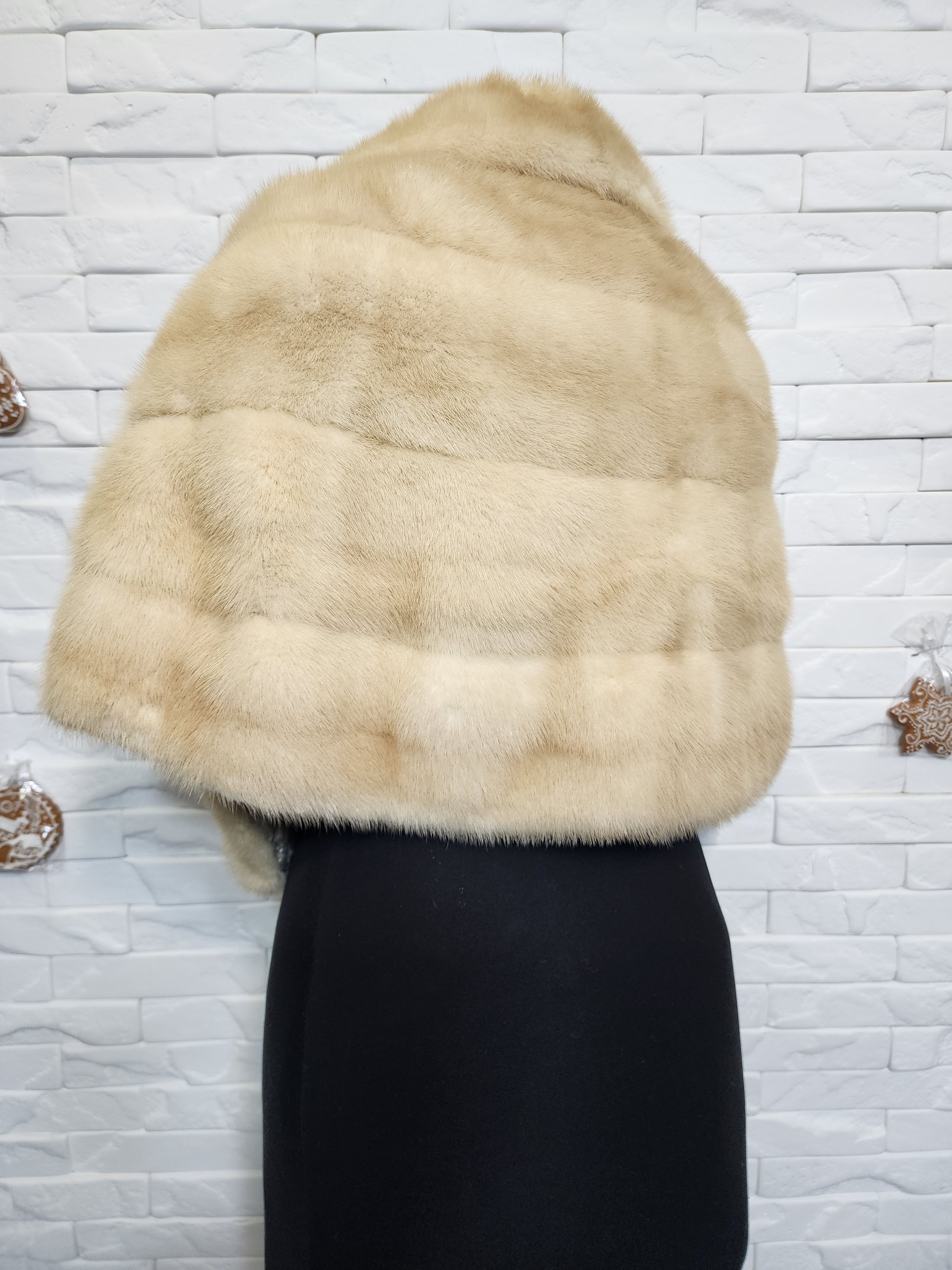 Uniqlo Vintage Fur Cape: Undyed Brown, Size S-L Size M / US 6-8 / IT 42-44 - 6 Thumbnail
